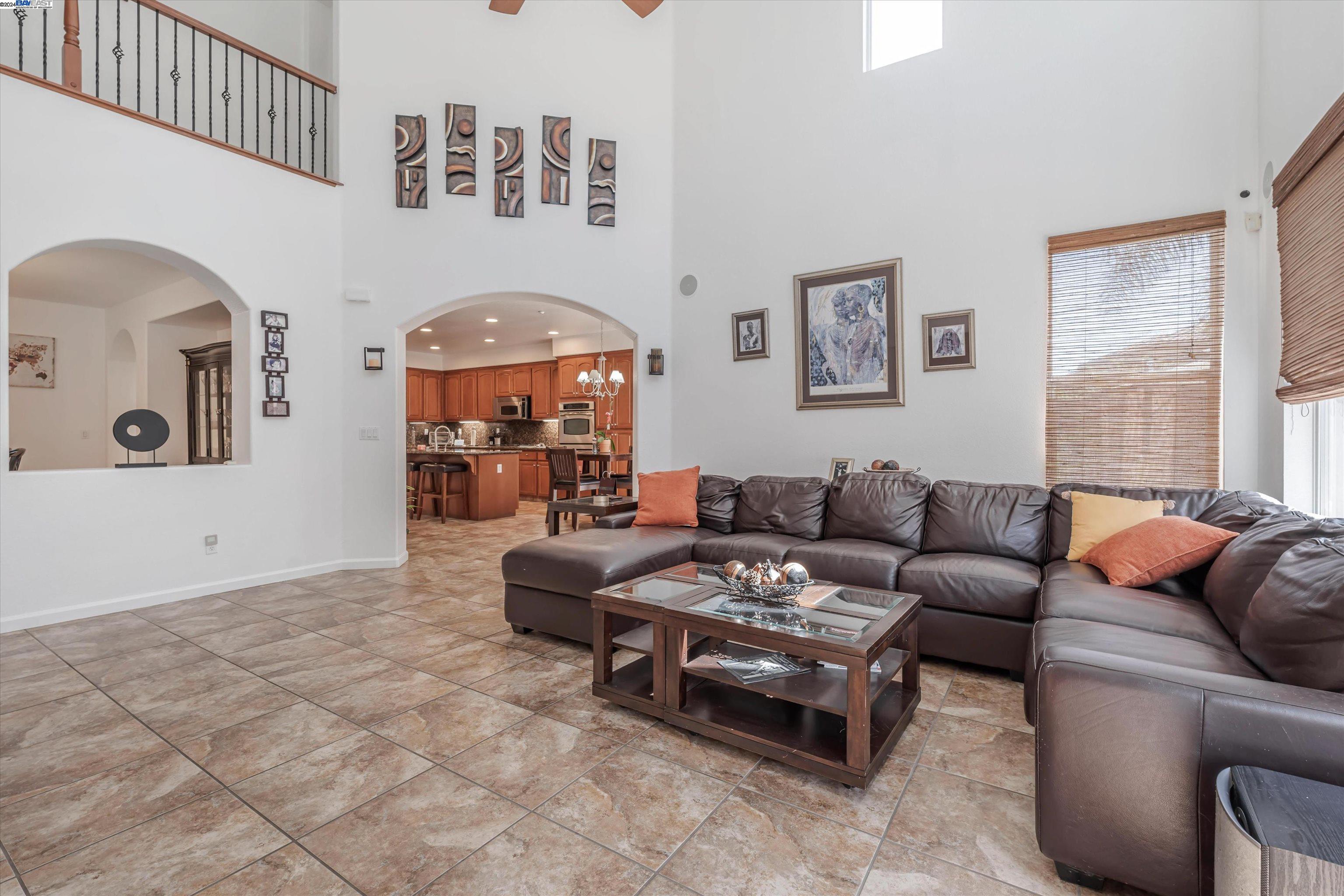 Detail Gallery Image 4 of 40 For 686 Homestead Ave, Lathrop,  CA 95330 - 5 Beds | 3 Baths