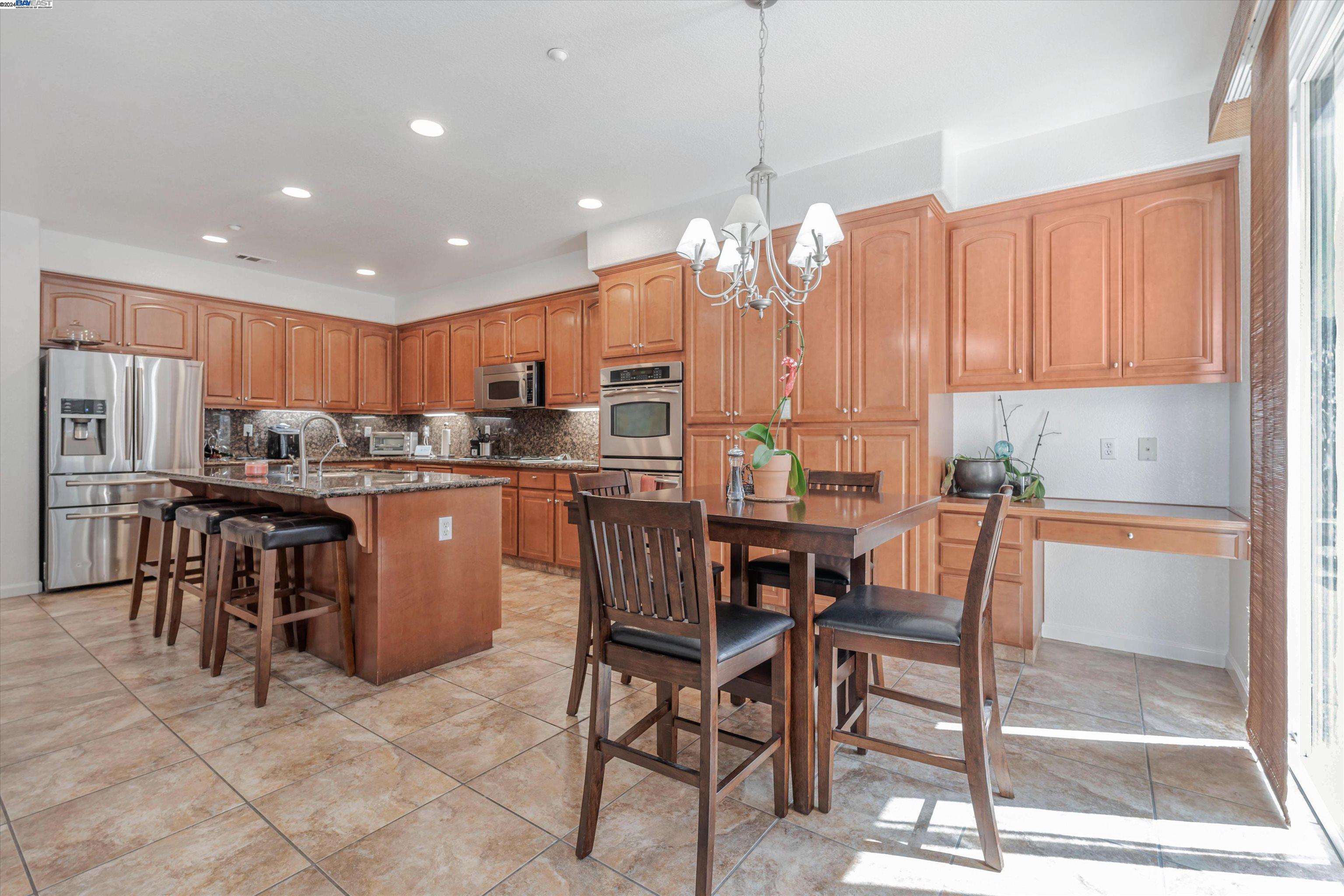Detail Gallery Image 8 of 40 For 686 Homestead Ave, Lathrop,  CA 95330 - 5 Beds | 3 Baths