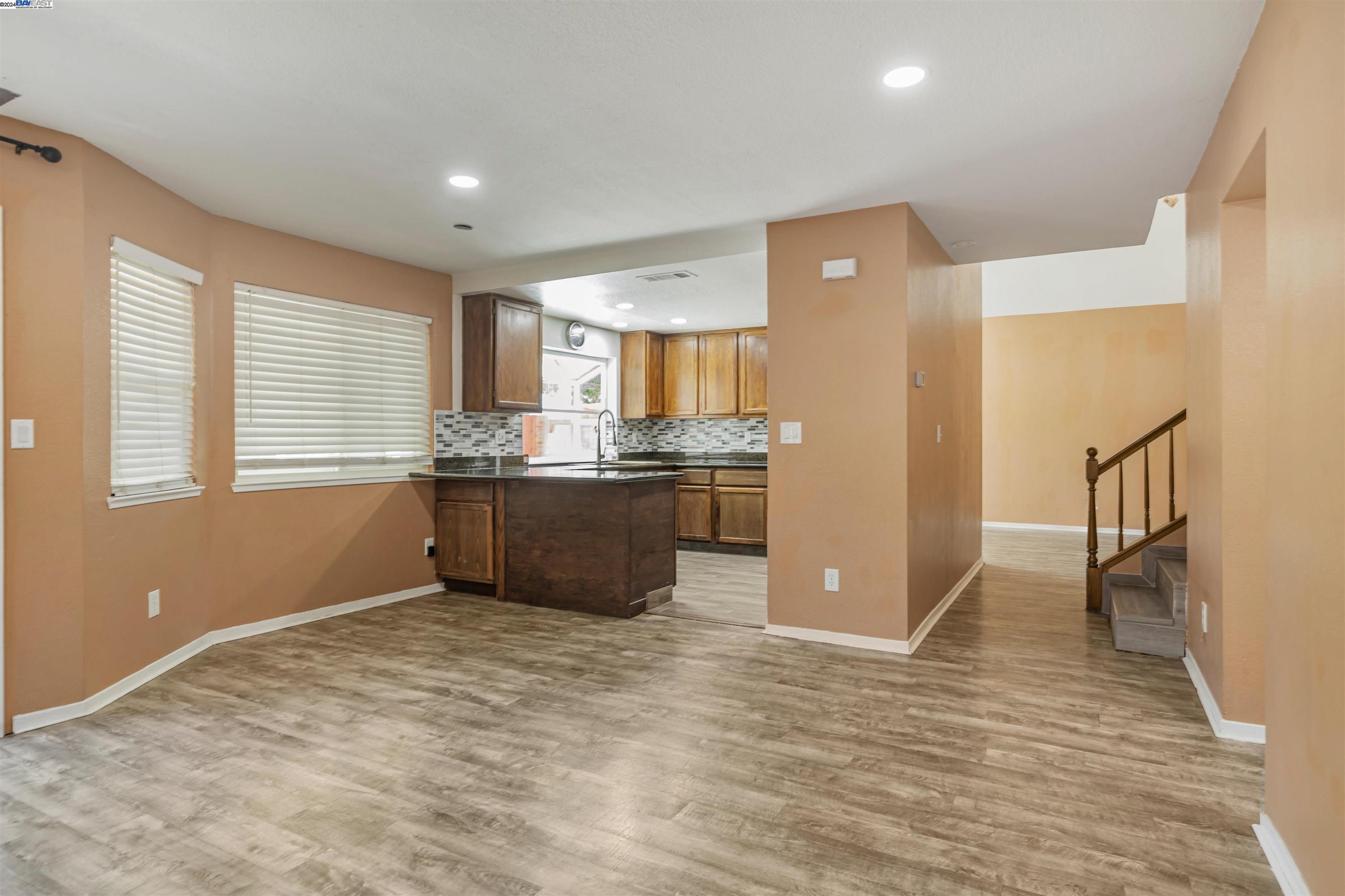 Detail Gallery Image 6 of 24 For 102 Edward Ct, Tracy,  CA 95376 - 3 Beds | 2/1 Baths