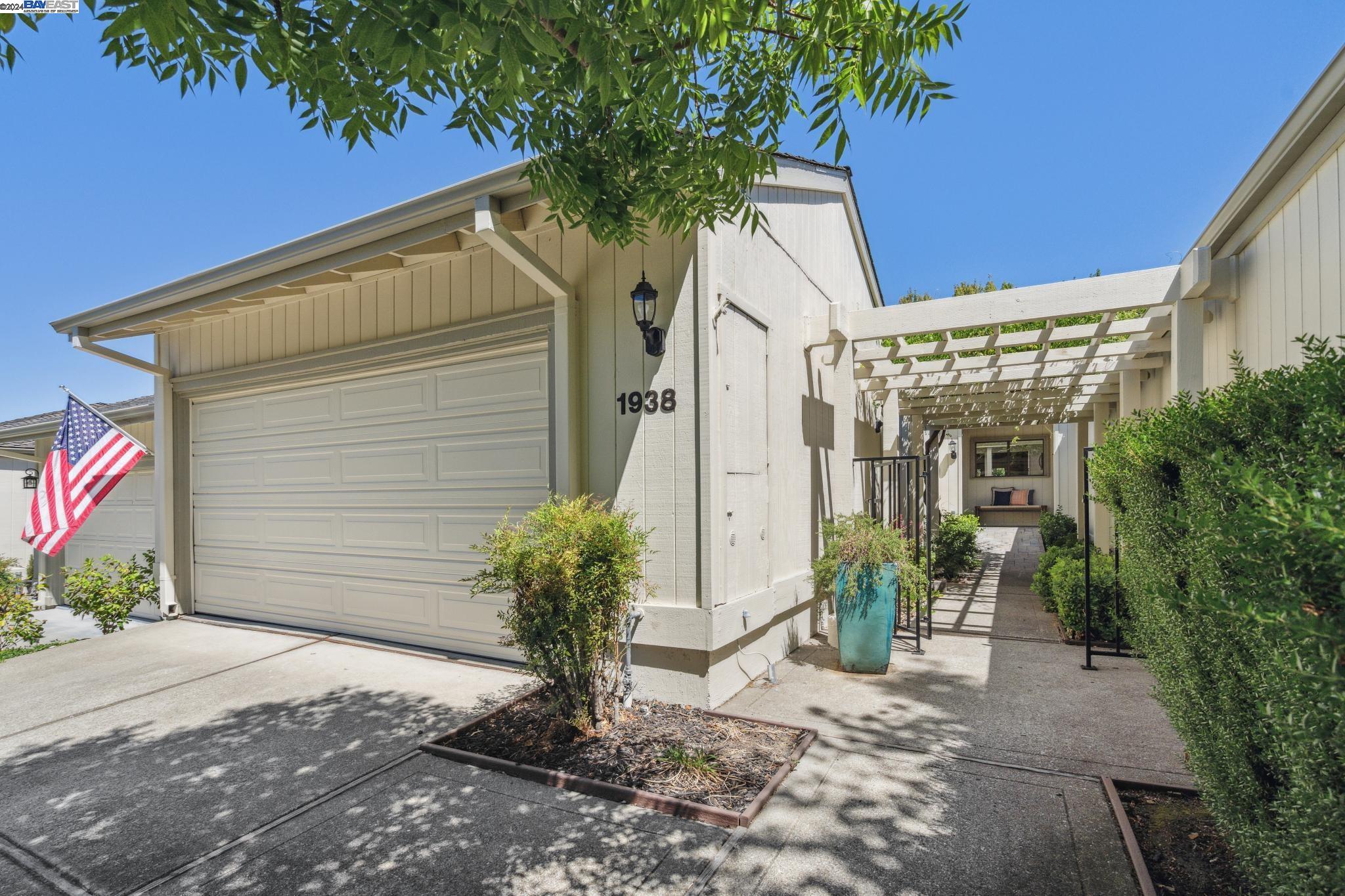 MLS: 41071505 Condo For Sale
