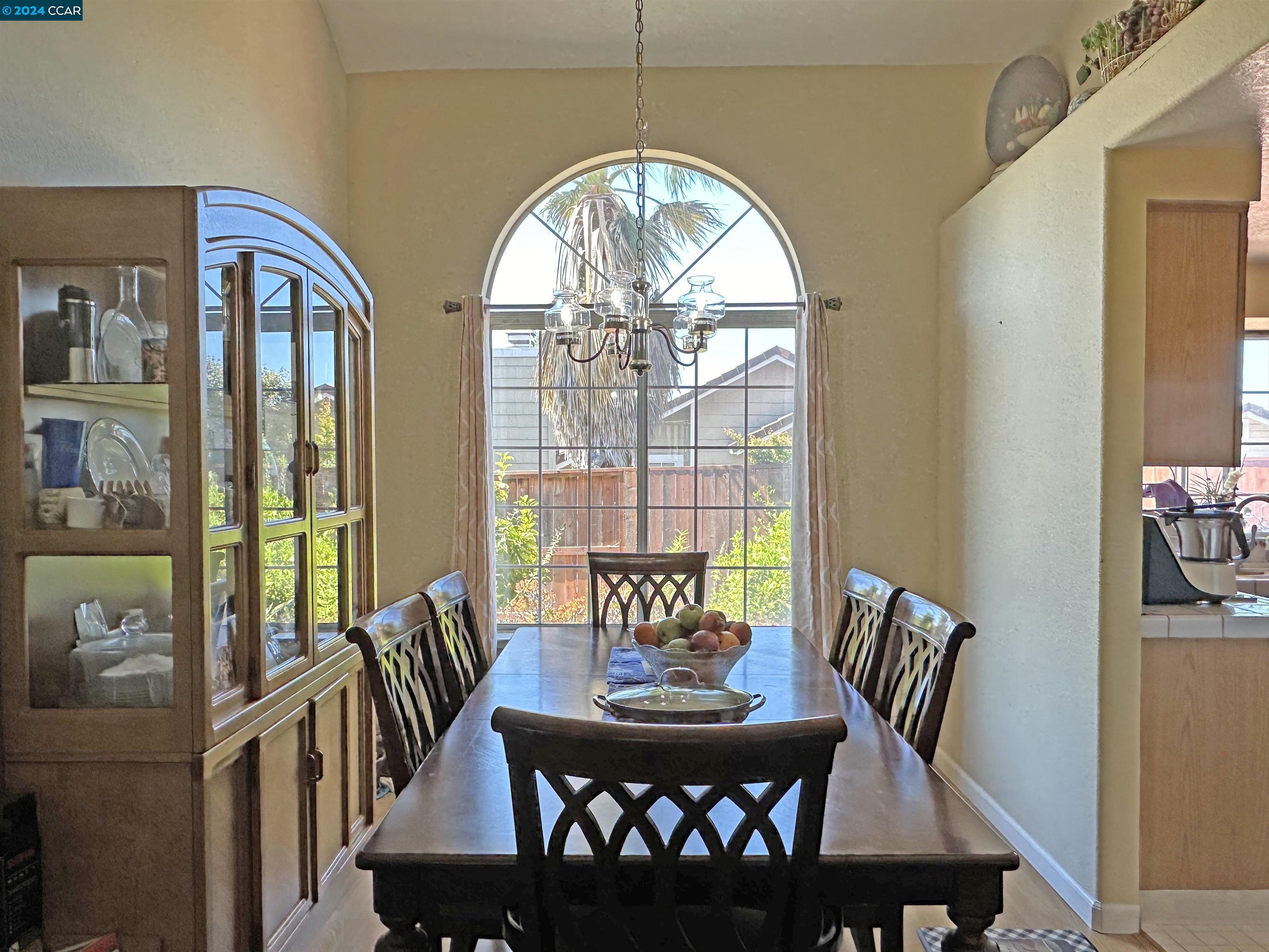 Detail Gallery Image 10 of 21 For 1114 Alta Marino Cir, Pinole,  CA 94564 - 3 Beds | 2/1 Baths