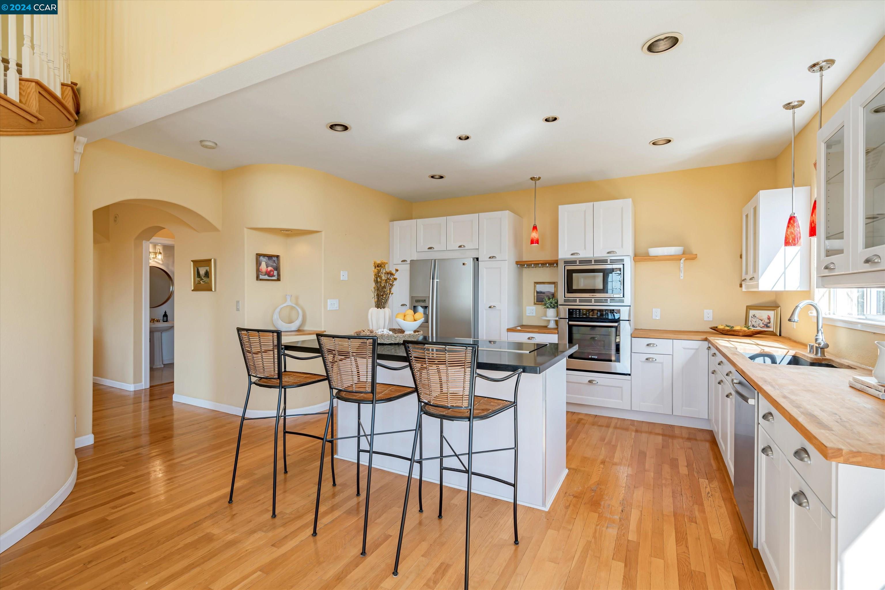 Detail Gallery Image 16 of 43 For 4229 Terrabella Way, Oakland,  CA 94619 - 3 Beds | 2/1 Baths