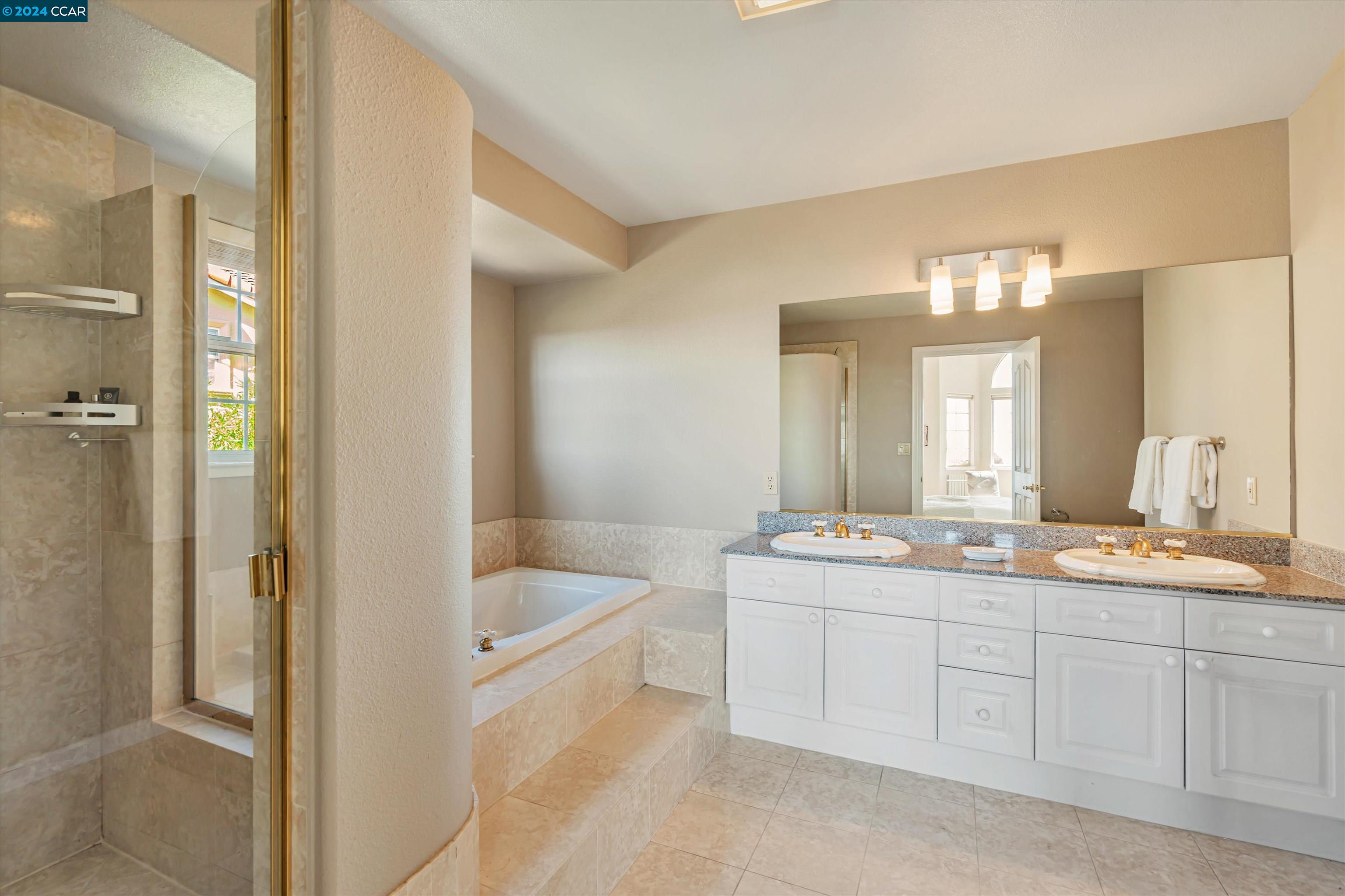 Detail Gallery Image 34 of 43 For 4229 Terrabella Way, Oakland,  CA 94619 - 3 Beds | 2/1 Baths