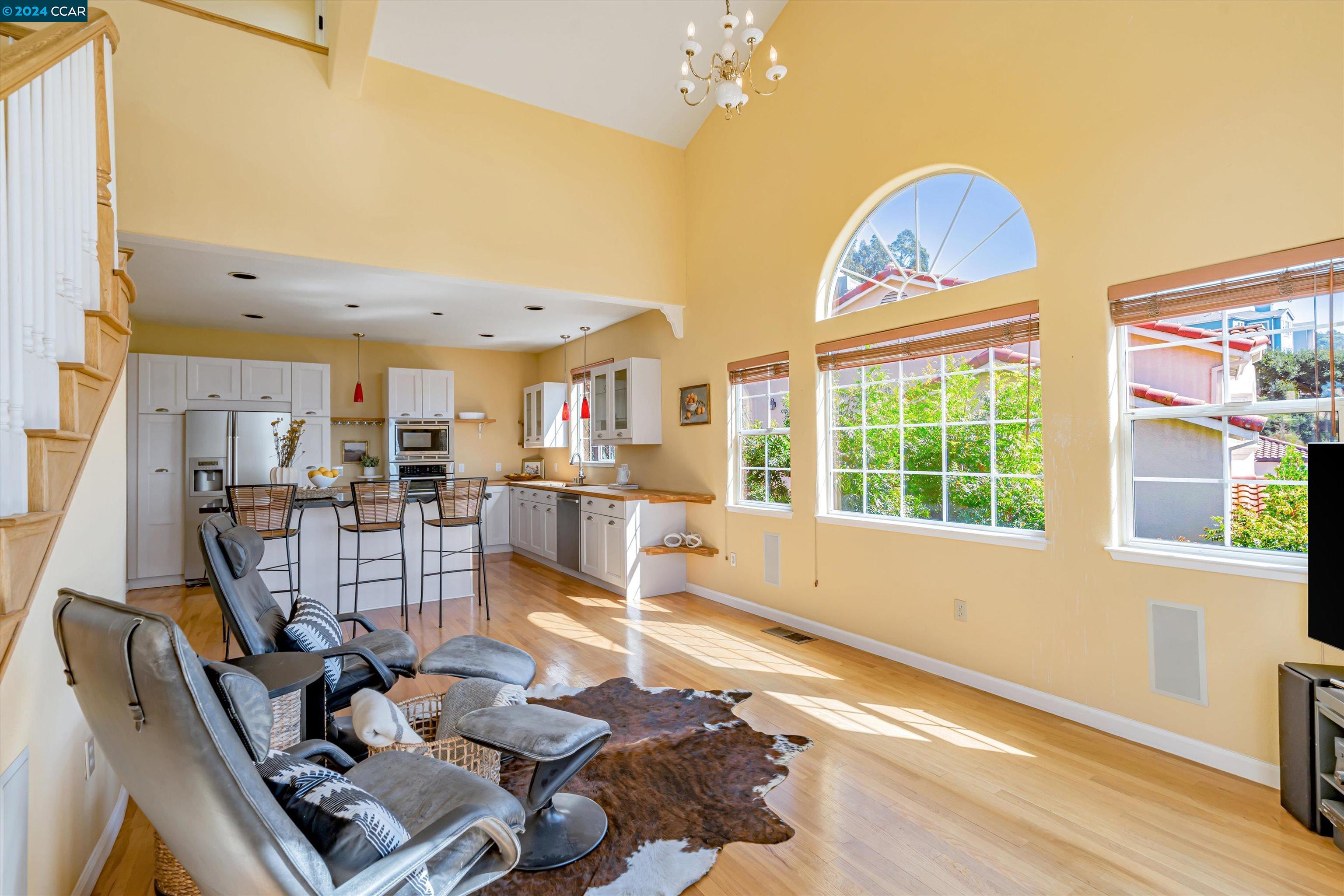 Detail Gallery Image 10 of 43 For 4229 Terrabella Way, Oakland,  CA 94619 - 3 Beds | 2/1 Baths