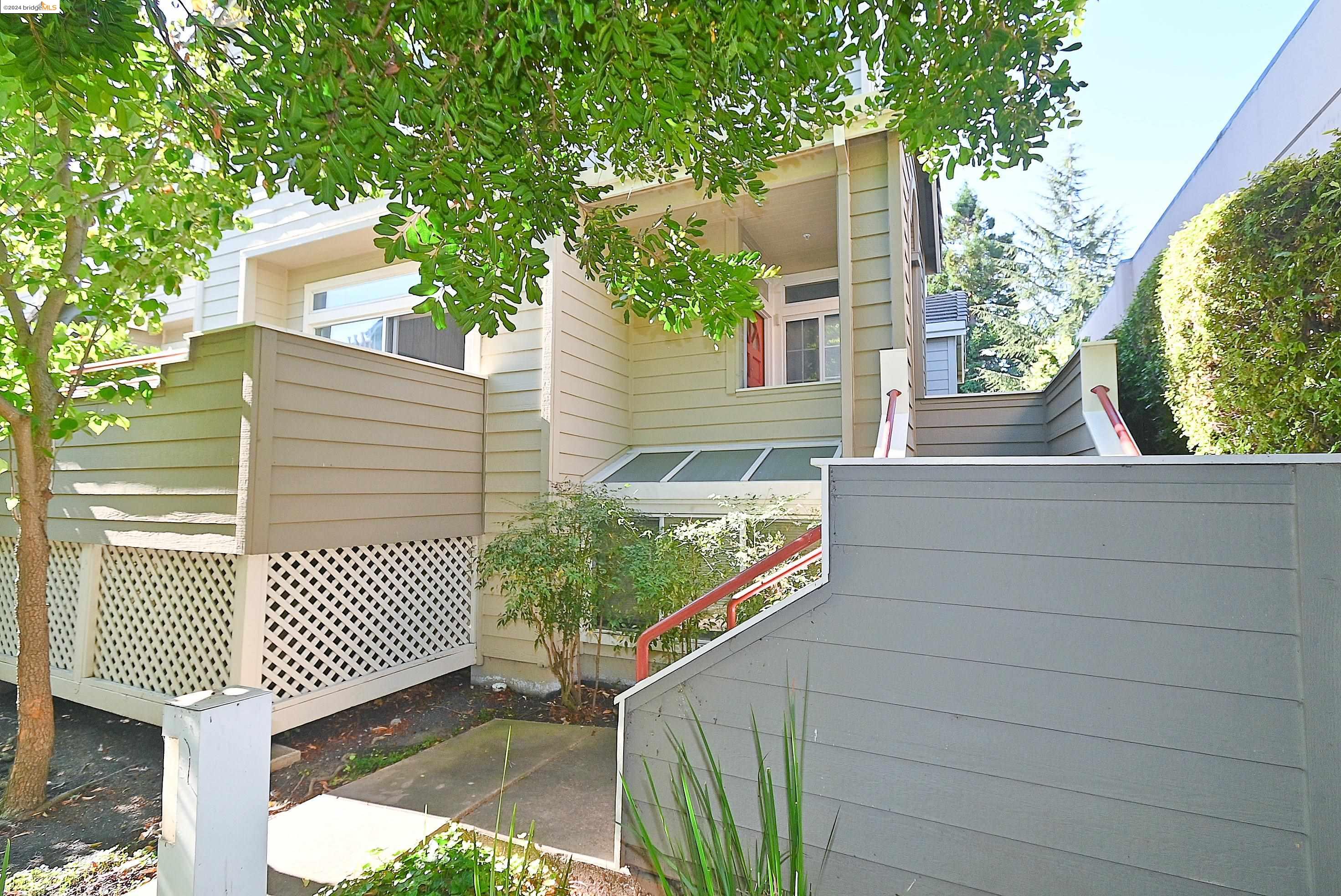 Detail Gallery Image 1 of 1 For 1147 La Rochelle Ter #G,  Sunnyvale,  CA 94089 - 3 Beds | 2/1 Baths