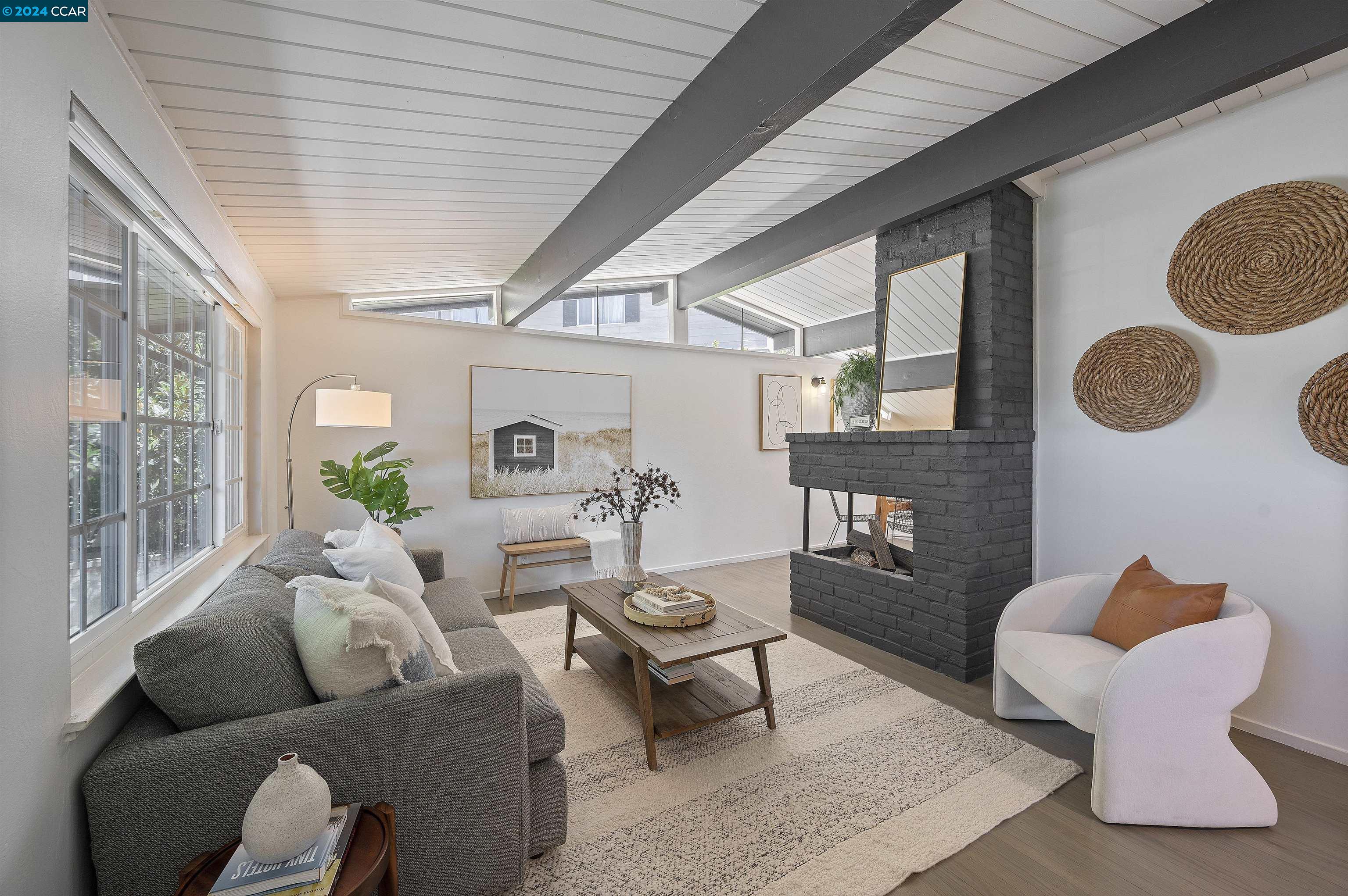 Detail Gallery Image 1 of 1 For 7810 Sanford St, Oakland,  CA 94605 - 3 Beds | 2 Baths