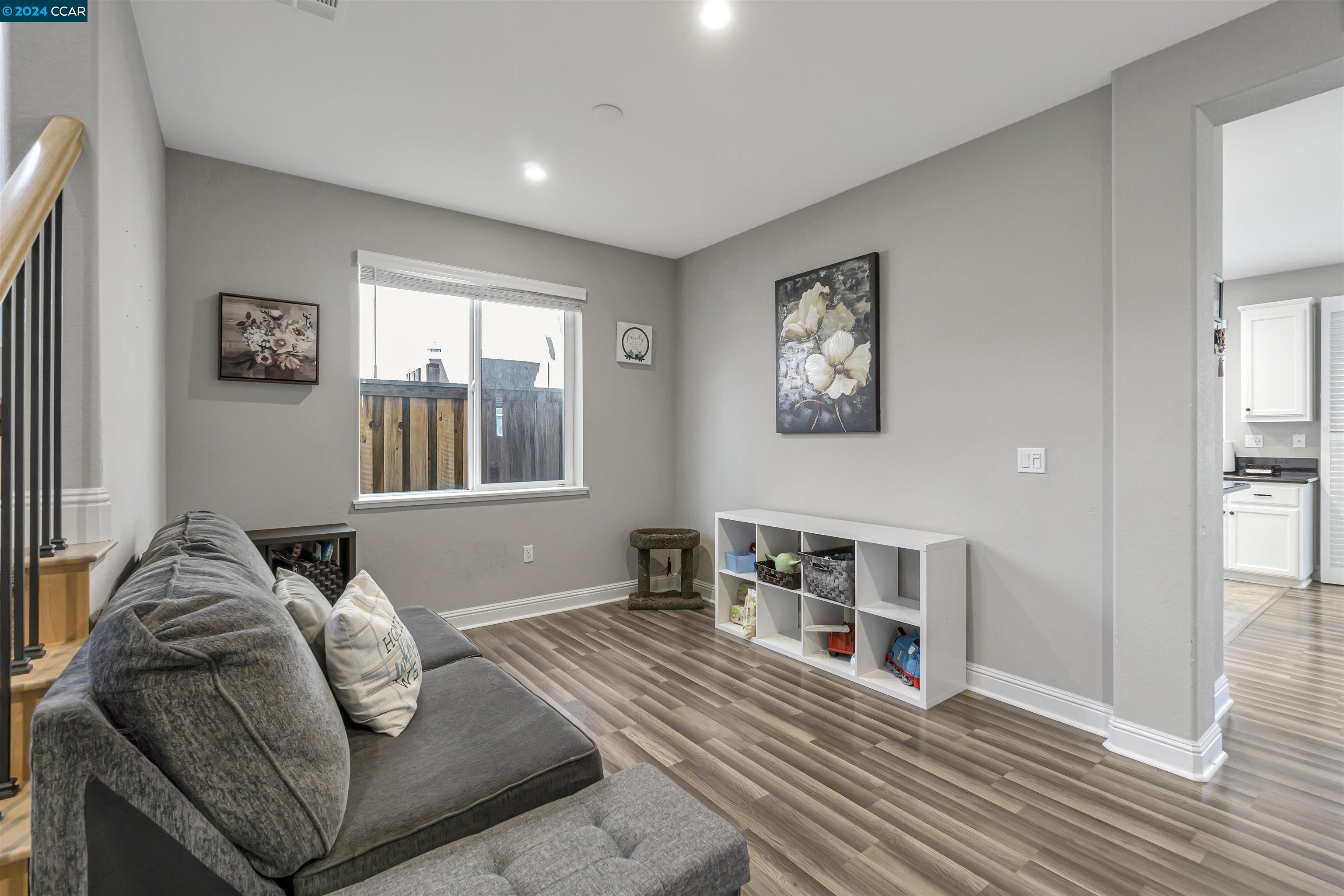 Detail Gallery Image 7 of 26 For 3017 Aragon Dr, Pittsburg,  CA 94565 - 4 Beds | 2/1 Baths