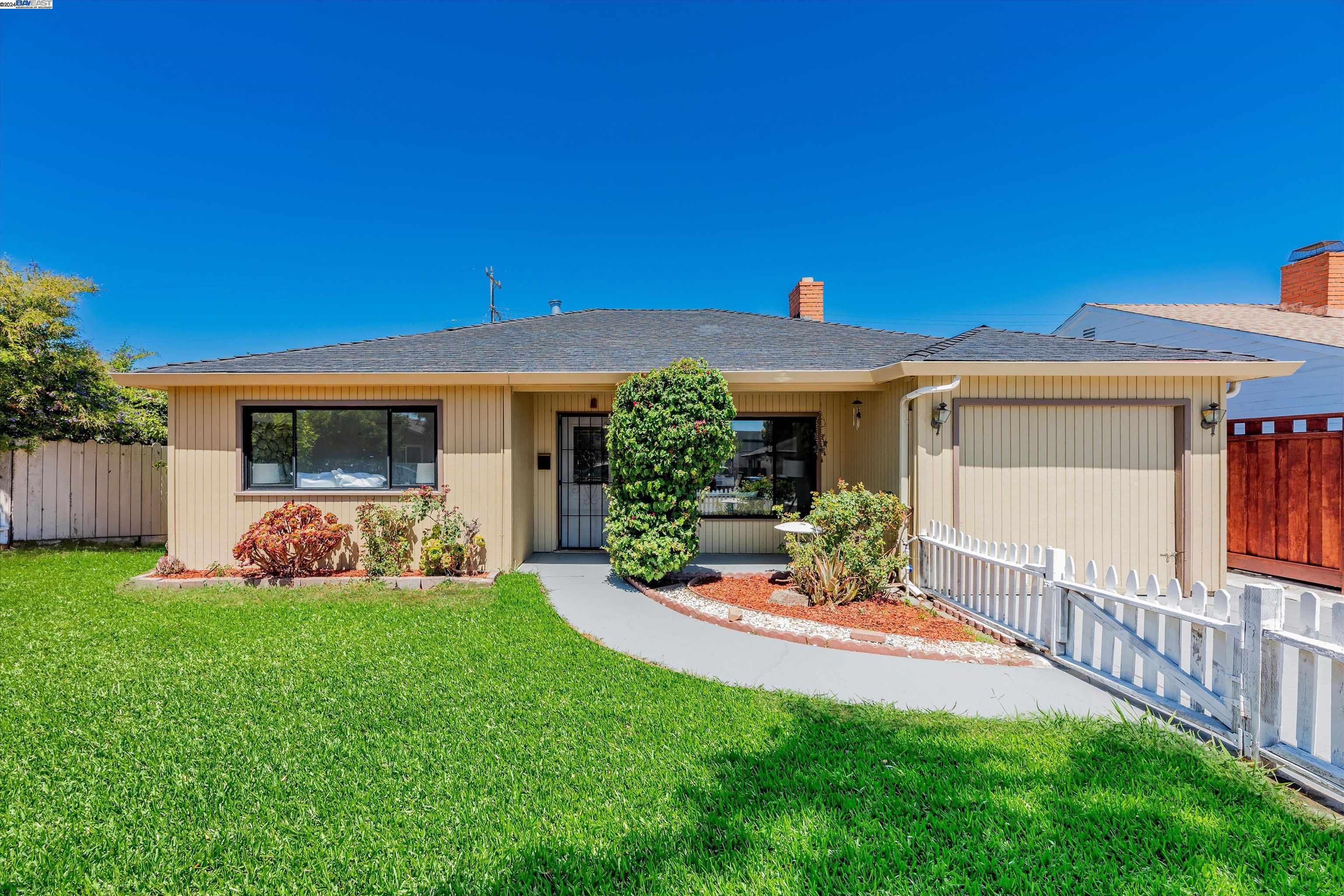 Detail Gallery Image 1 of 1 For 1809 Evergreen St, San Mateo,  CA 94401 - 3 Beds | 1 Baths