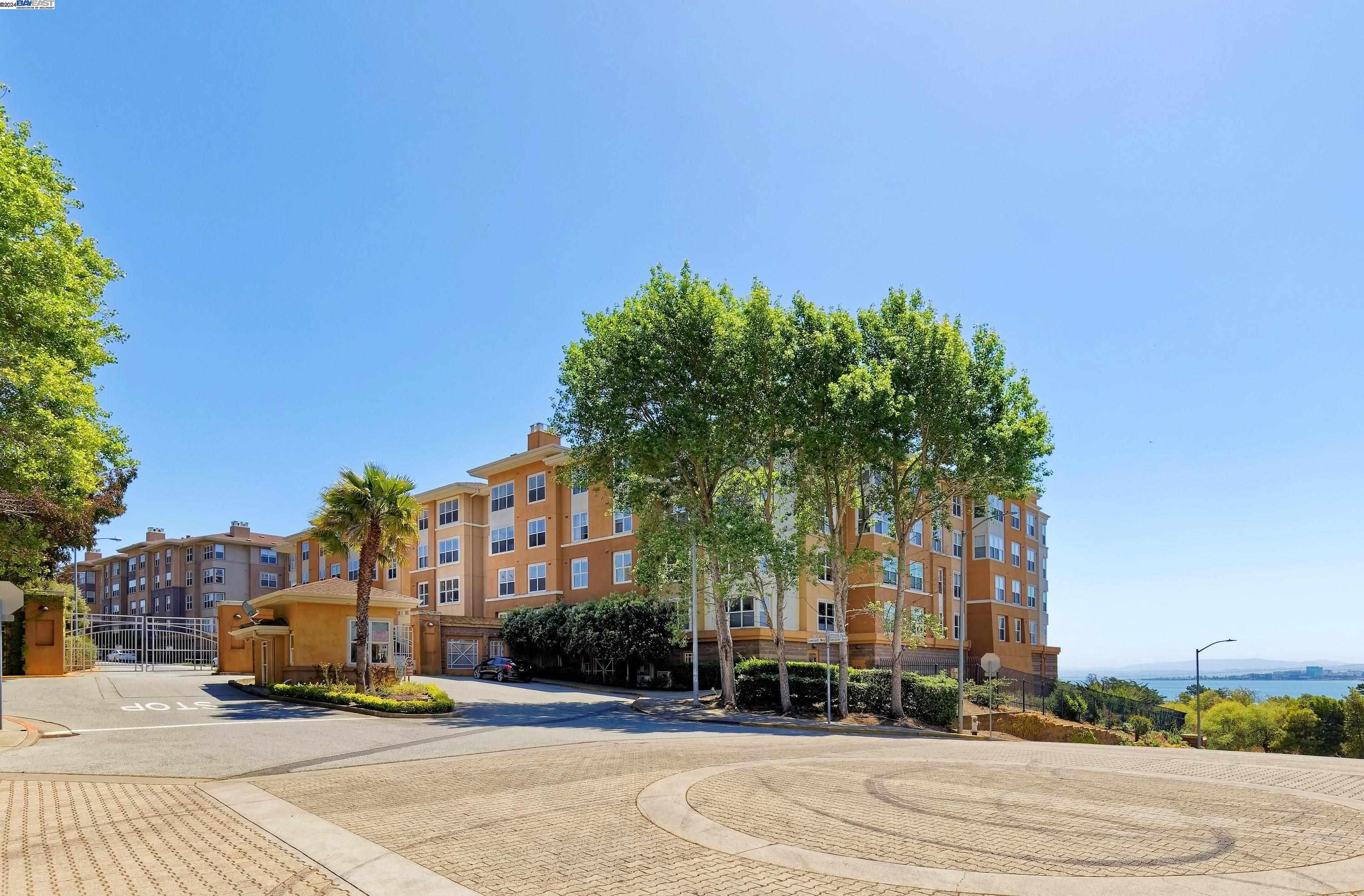 Detail Gallery Image 16 of 18 For 301 Crescent Court #3410,  San Francisco,  CA 94134-3337 - 2 Beds | 2 Baths