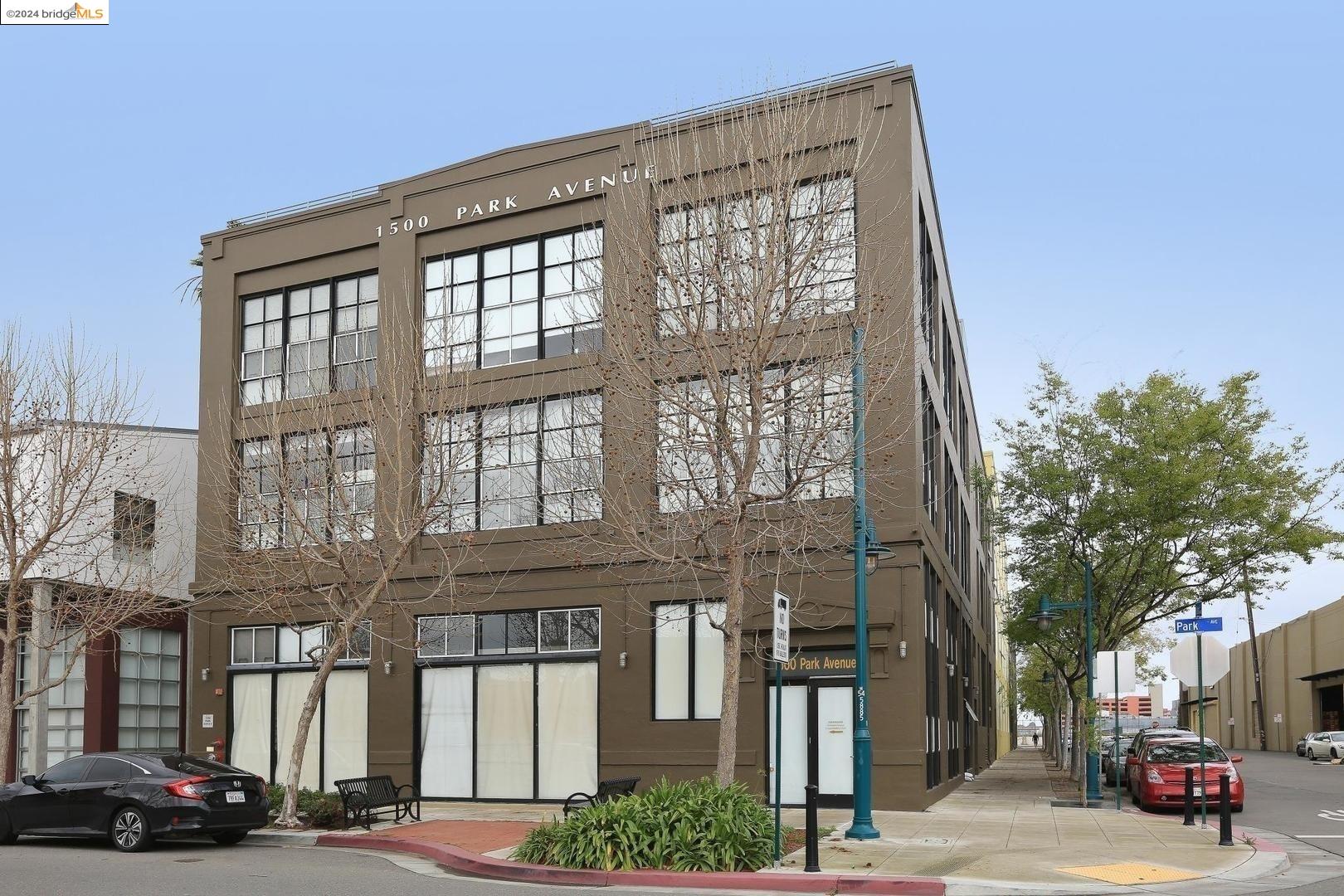 More Details about MLS # 41071869 : 1500 PARK APT 210