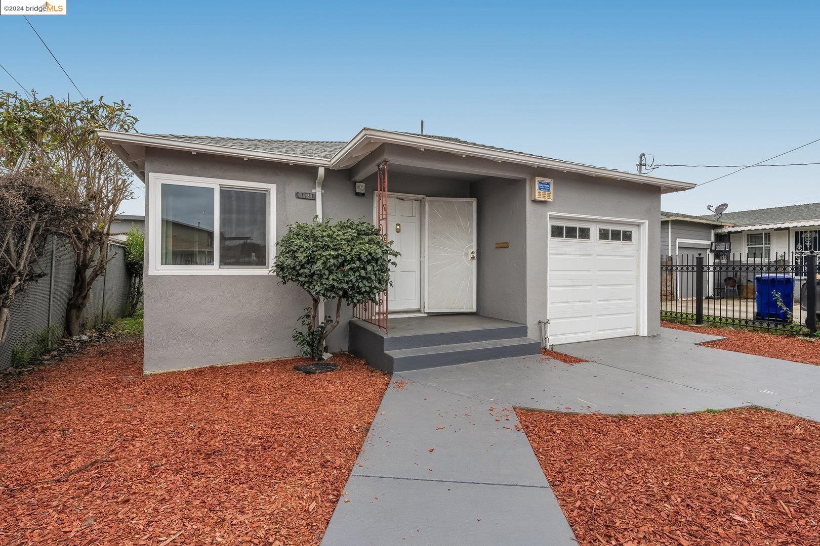8425 D ST, Oakland, California 94621, 2 Bedrooms Bedrooms, 5 Rooms Rooms,1 BathroomBathrooms,Residential,For Sale,8425 D ST,41071978
