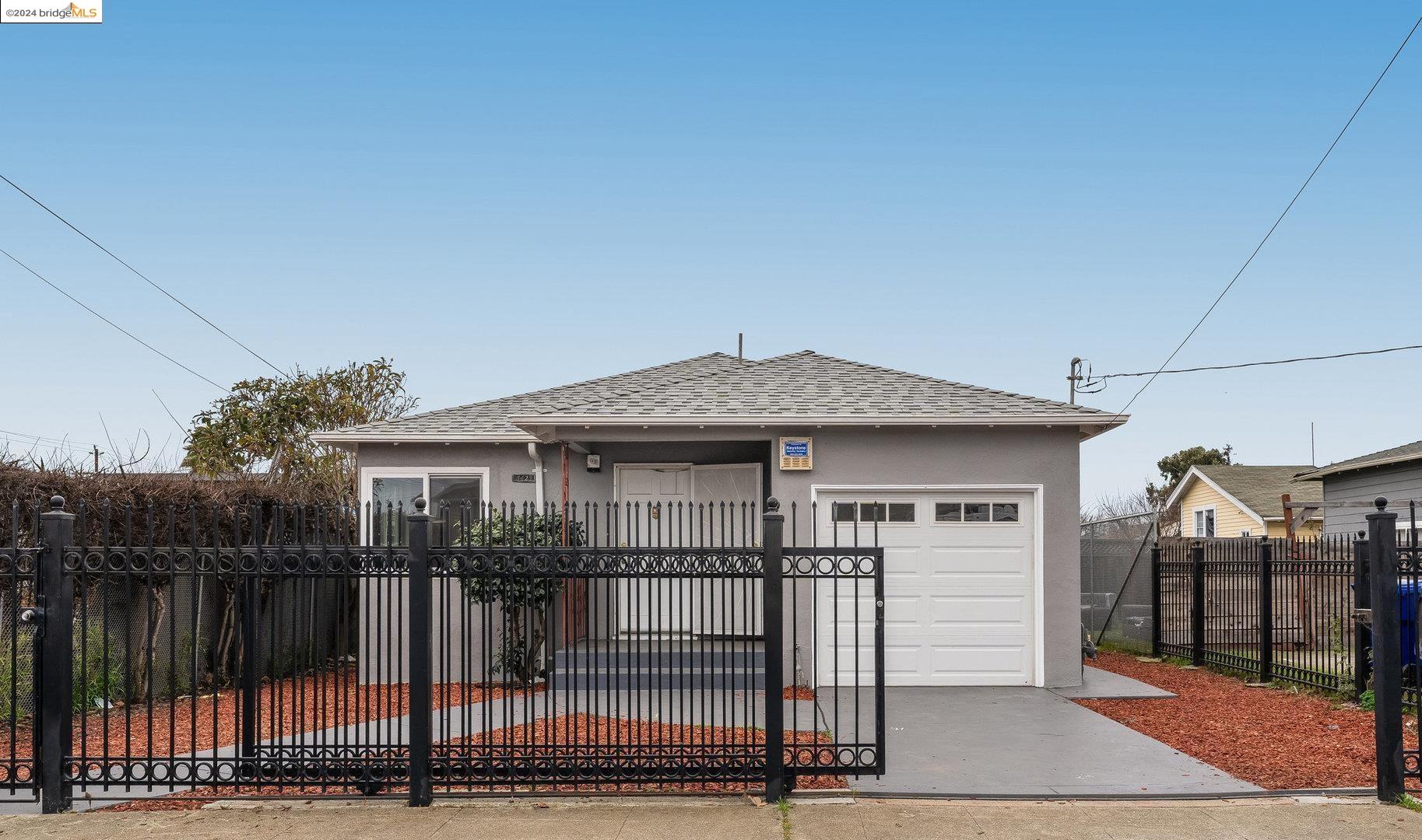 8425 D ST, Oakland, California 94621, 2 Bedrooms Bedrooms, 5 Rooms Rooms,1 BathroomBathrooms,Residential,For Sale,8425 D ST,41071978