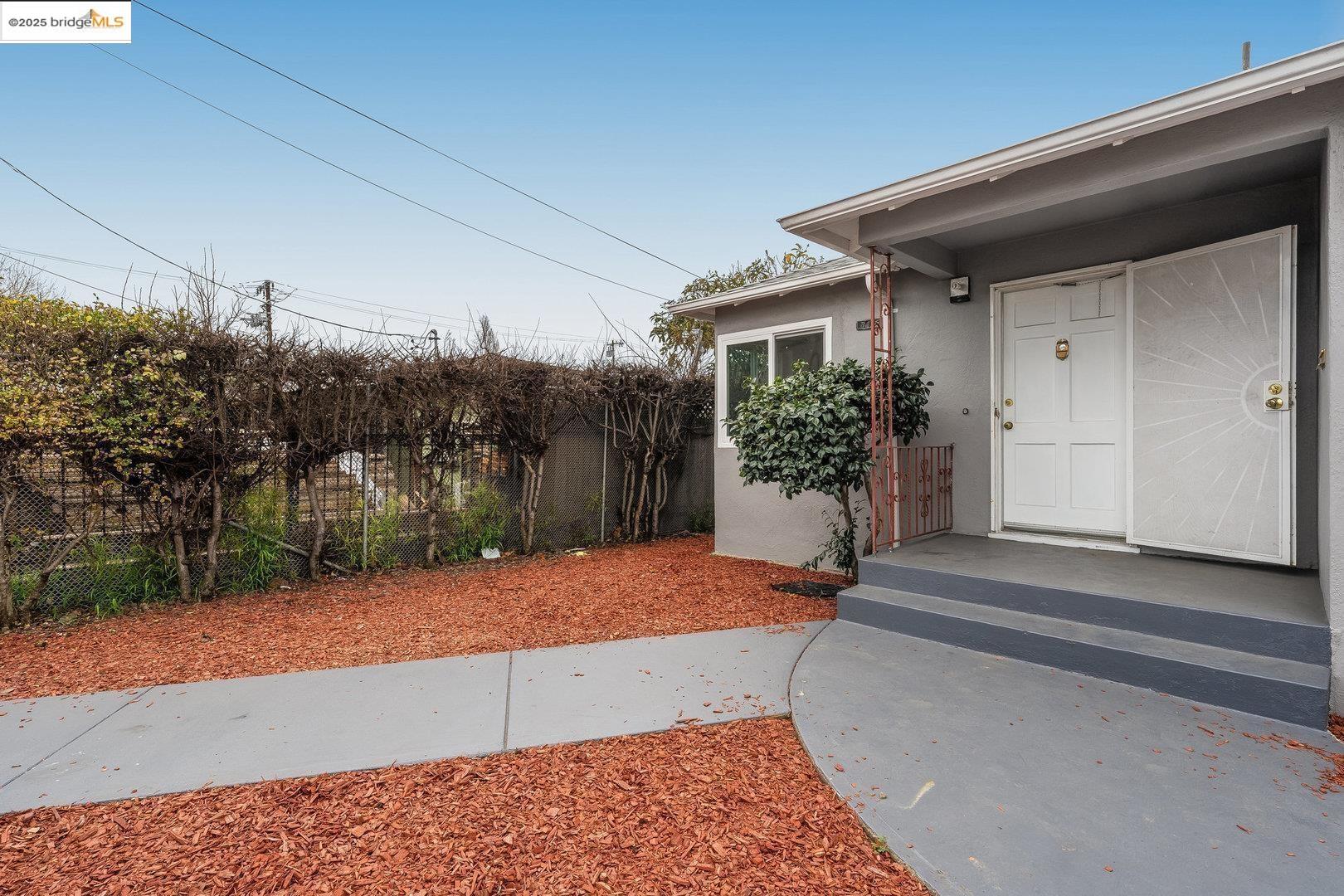 8425 D ST, Oakland, California 94621, 2 Bedrooms Bedrooms, 5 Rooms Rooms,1 BathroomBathrooms,Residential,For Sale,8425 D ST,41071978