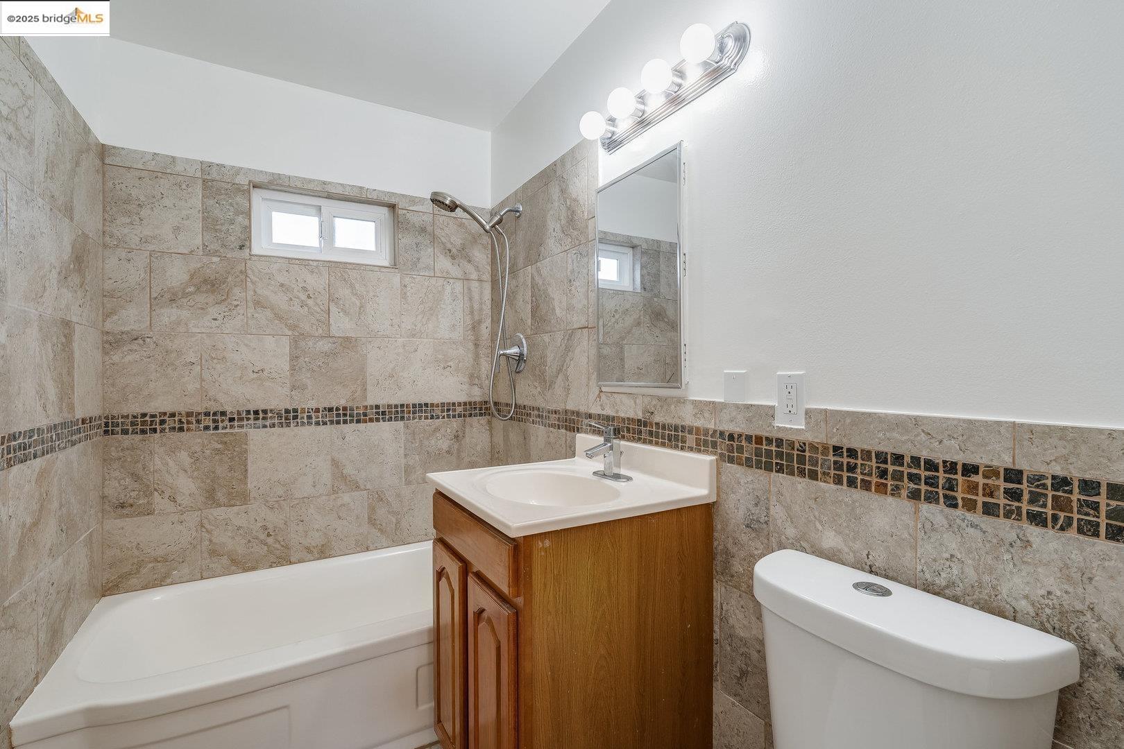 8425 D ST, Oakland, California 94621, 2 Bedrooms Bedrooms, 5 Rooms Rooms,1 BathroomBathrooms,Residential,For Sale,8425 D ST,41071978