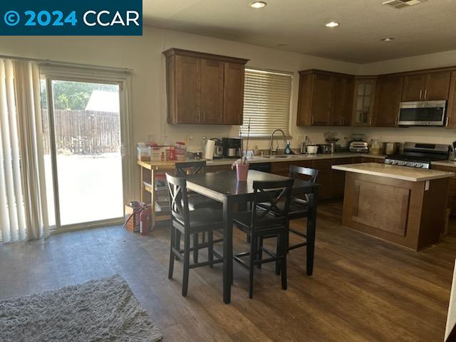 Detail Gallery Image 2 of 6 For 1711 Benedino Cir, Stockton,  CA 95206 - 3 Beds | 2/1 Baths