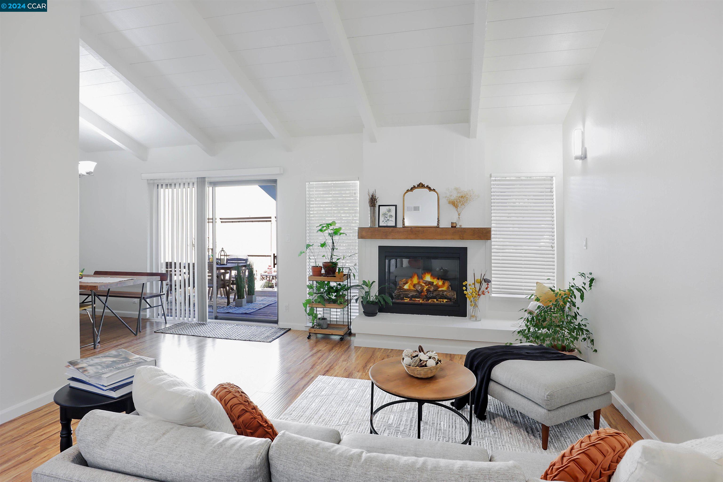 Photo #5: 41072019 Listing 