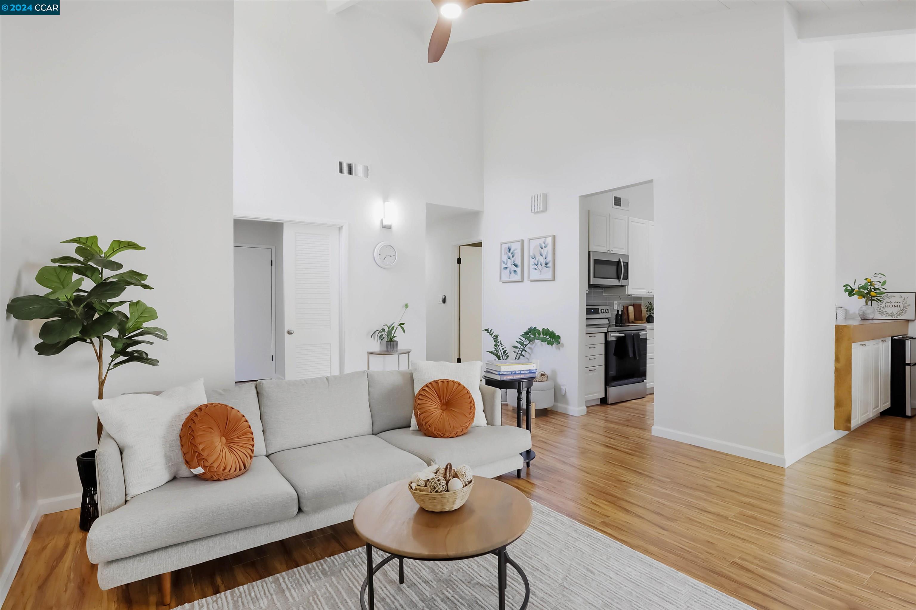 Photo #6: 41072019 Listing 