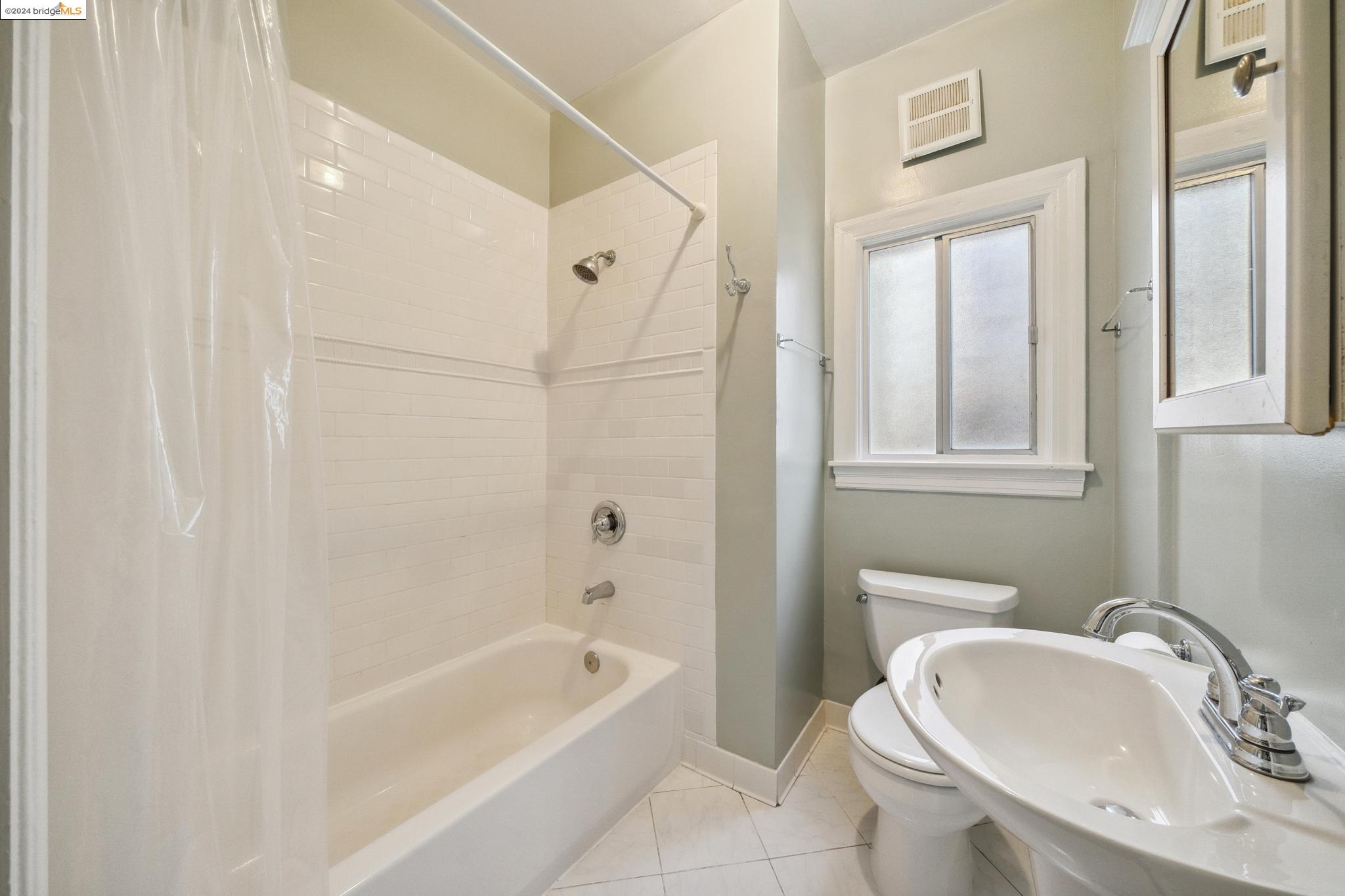 Detail Gallery Image 15 of 45 For 309 63rd St, Oakland,  CA 94618 - – Beds | – Baths