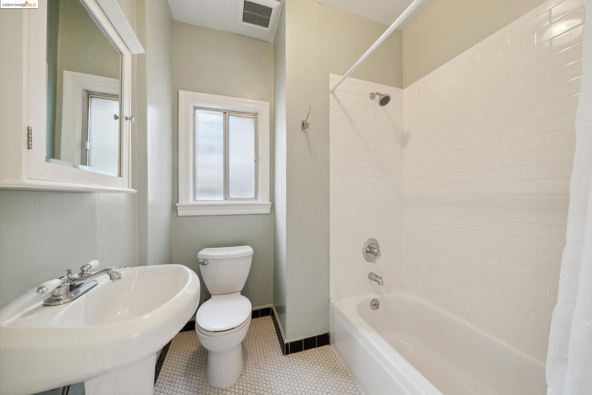 Detail Gallery Image 23 of 45 For 309 63rd St, Oakland,  CA 94618 - – Beds | – Baths
