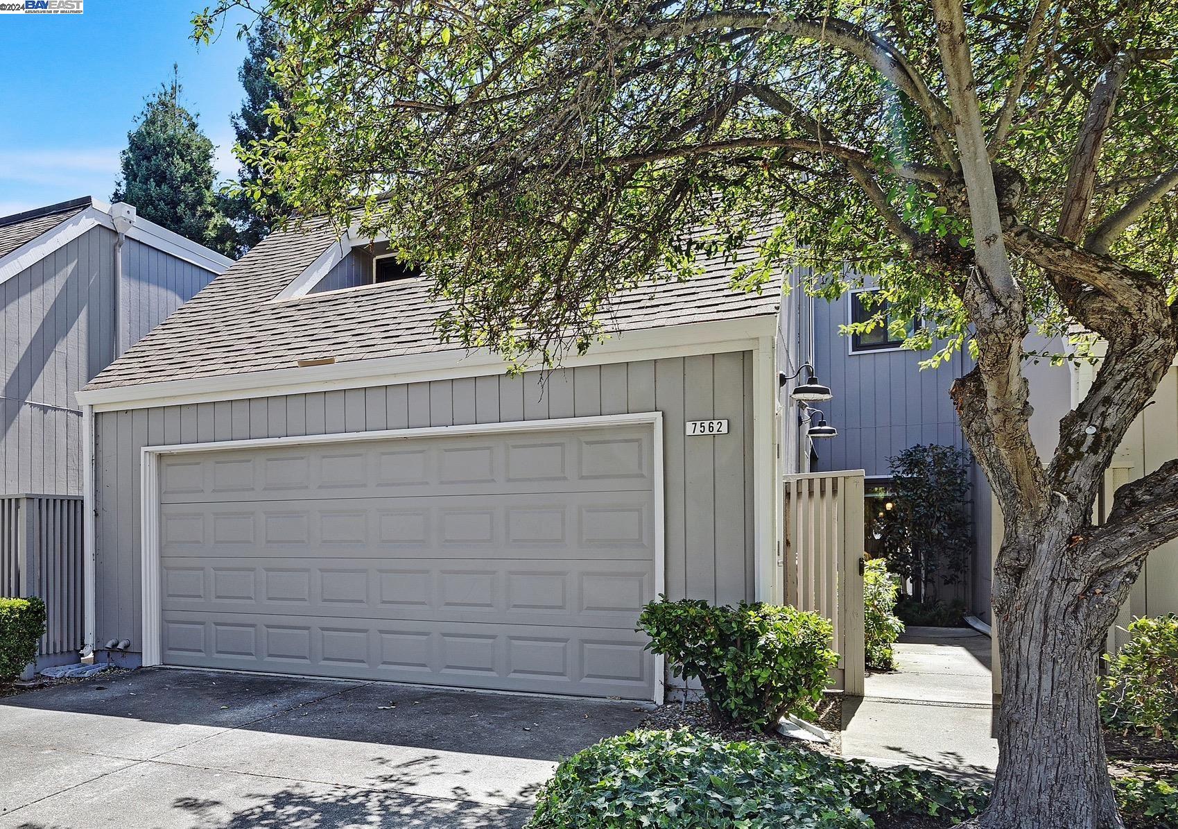 More Details about MLS # 41072065 : 7562 STONEDALE DR