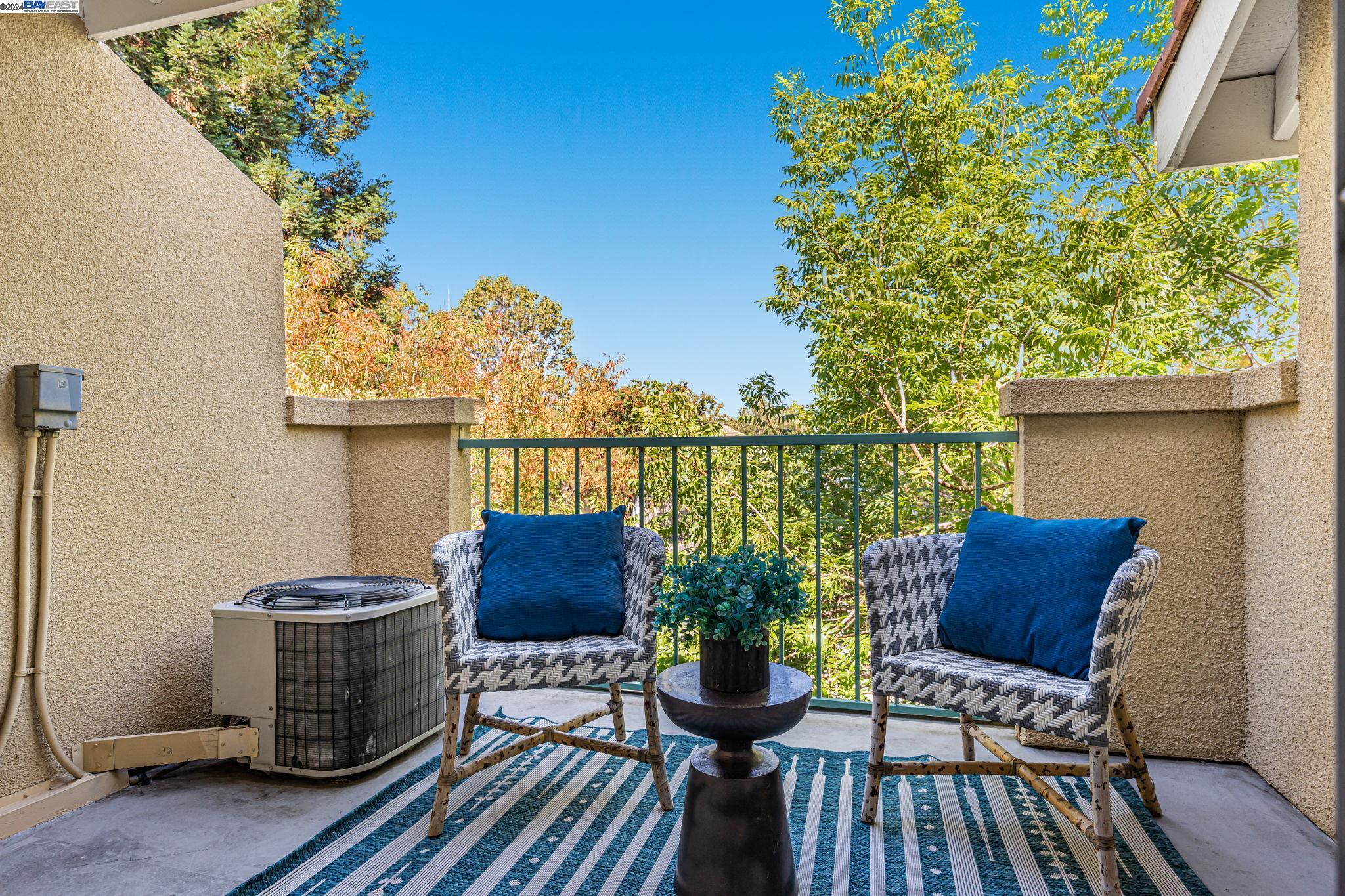 Detail Gallery Image 9 of 27 For 104 Sunnyhills Ct, Milpitas,  CA 95035 - 2 Beds | 2 Baths