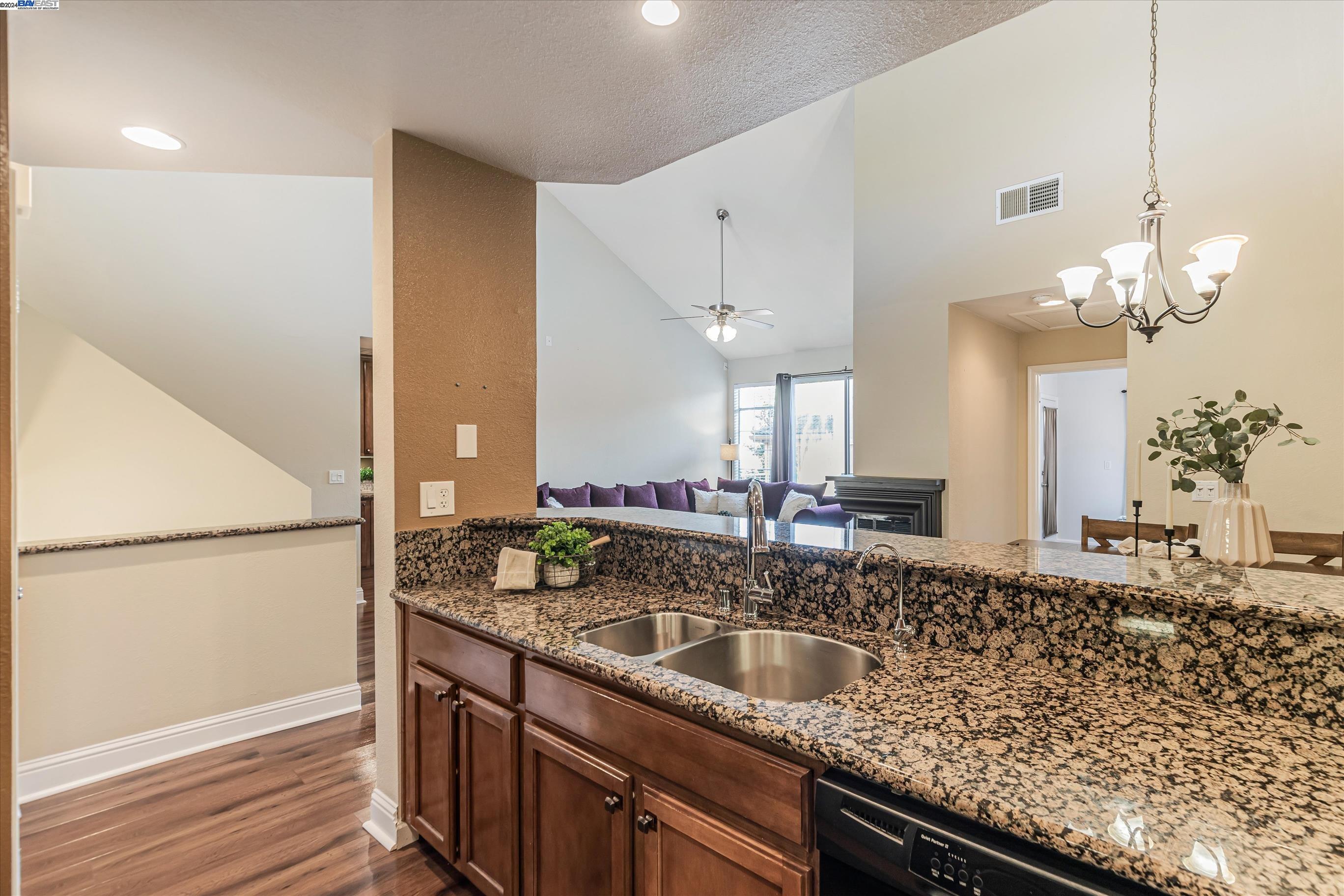 Detail Gallery Image 17 of 56 For 7707 Chantilly Dr, Dublin,  CA 94568 - 2 Beds | 2 Baths