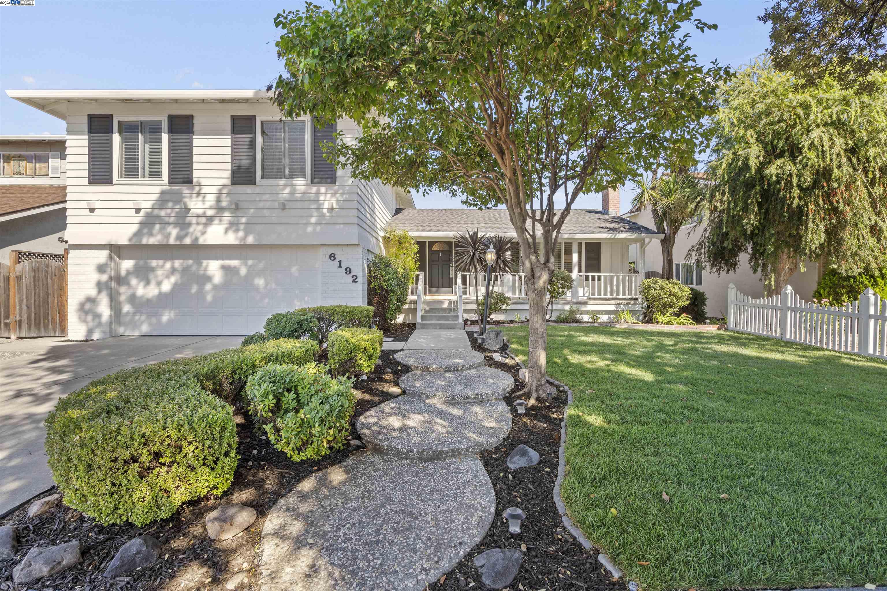 Detail Gallery Image 1 of 1 For 6192 Dunn Ave, San Jose,  CA 95123-4825 - 4 Beds | 3 Baths