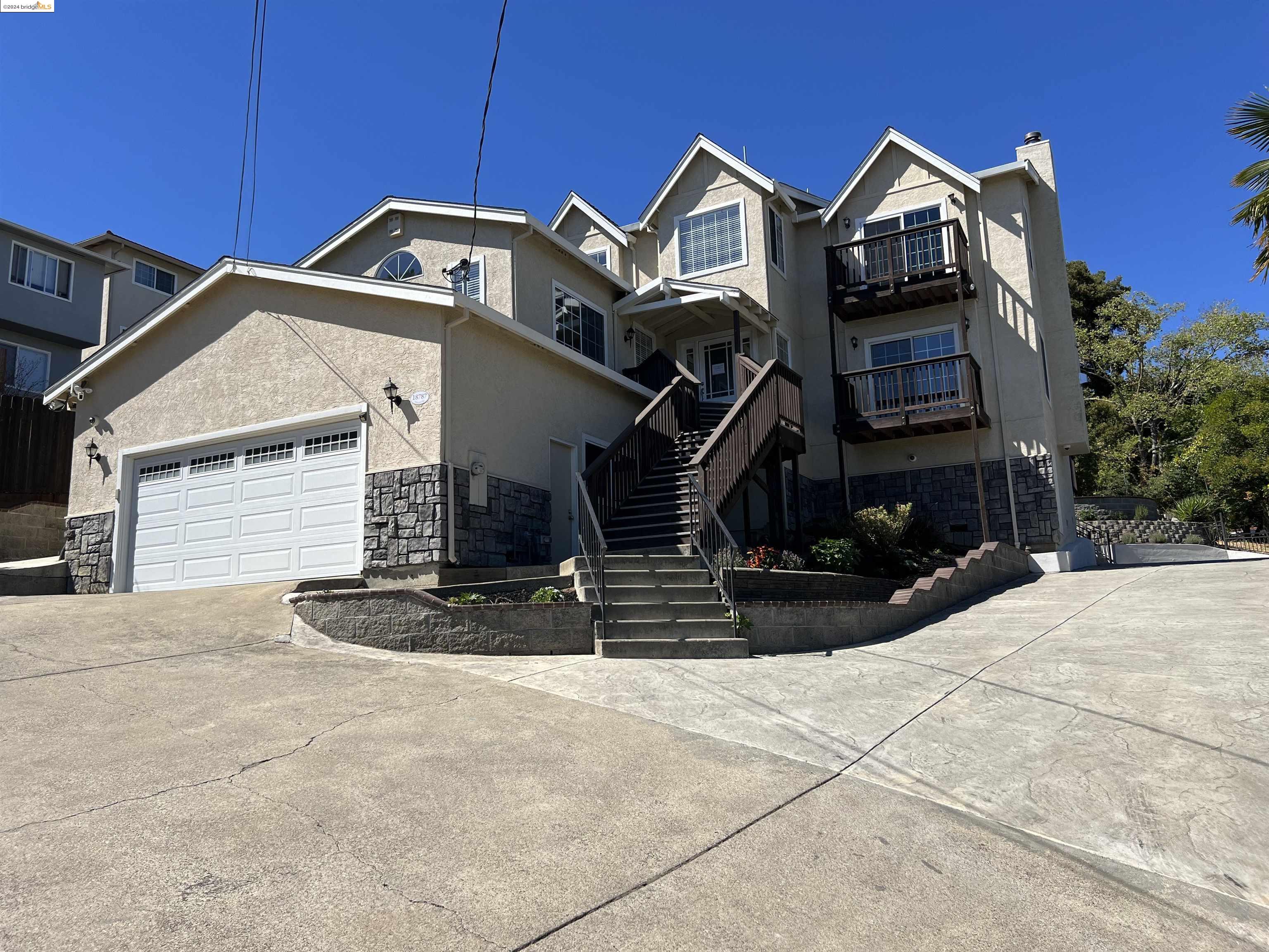 Detail Gallery Image 4 of 30 For 18787 Vineyard Rd, Castro Valley,  CA 94546 - 4 Beds | 2/1 Baths