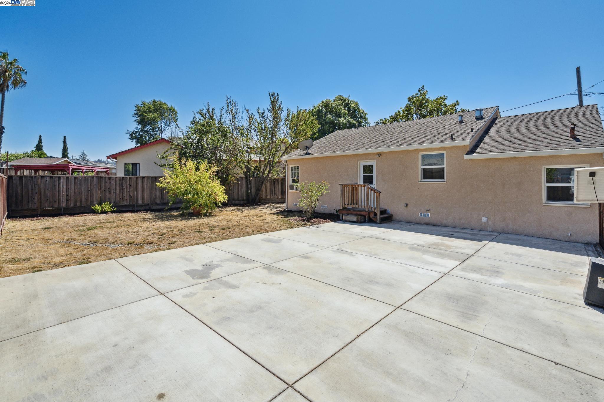 Detail Gallery Image 25 of 41 For 22009 Cameron St, Castro Valley,  CA 94546 - 4 Beds | 2 Baths