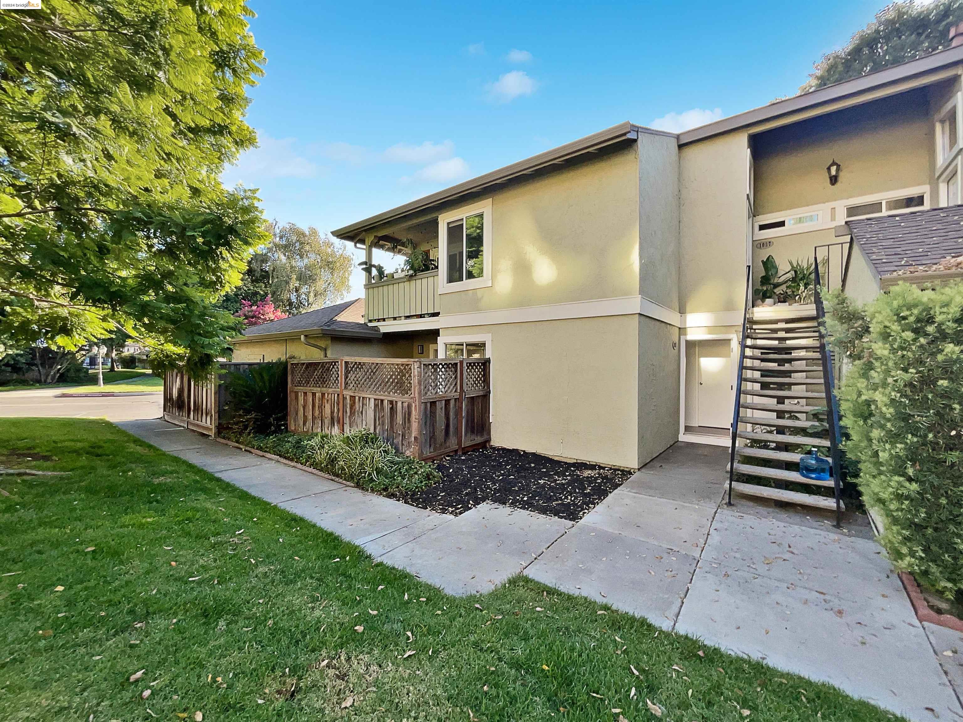 Detail Gallery Image 1 of 38 For 1023 Delna Manor #LANE,  San Jose,  CA 95128 - 2 Beds | 2 Baths