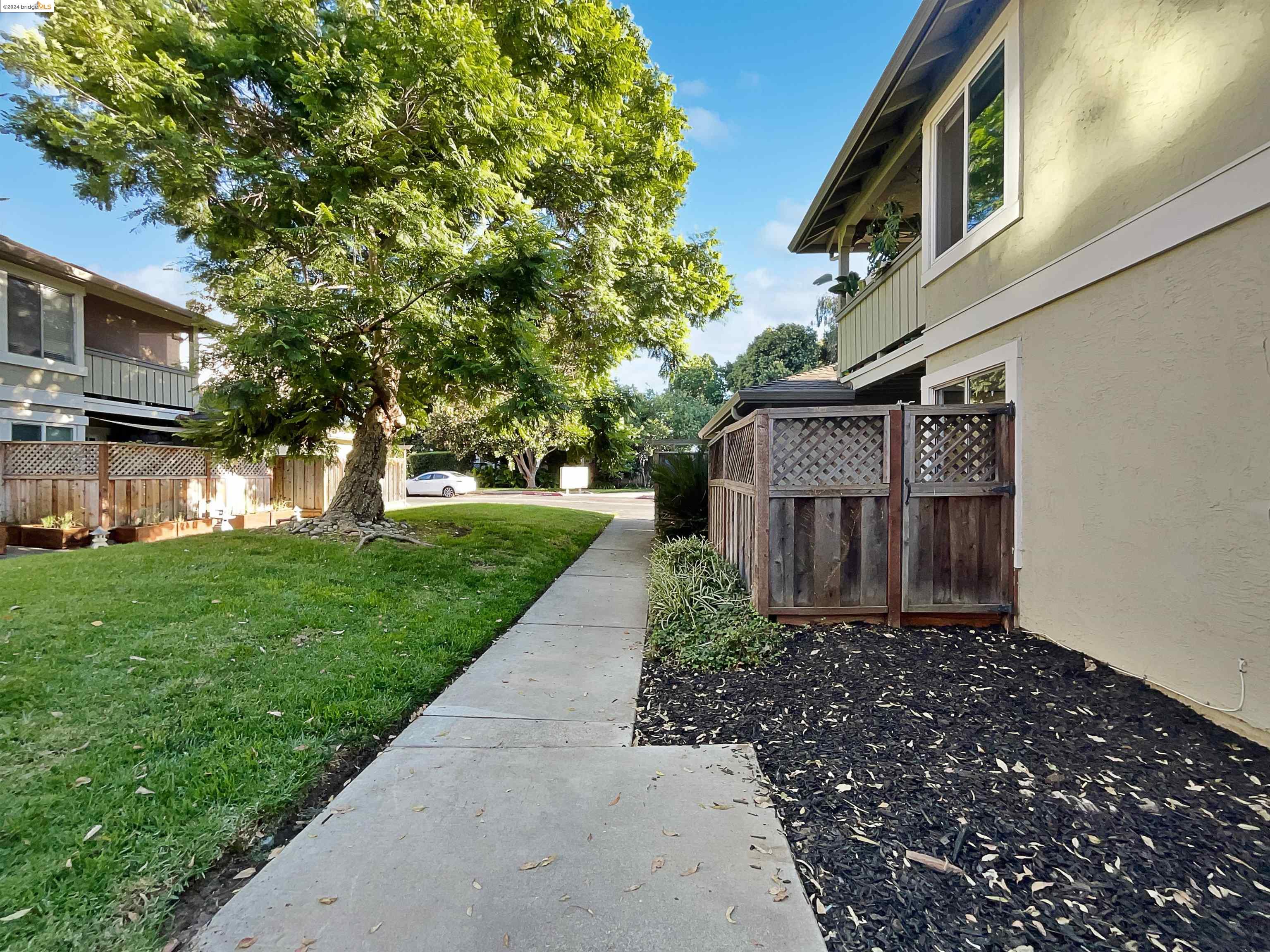 Detail Gallery Image 8 of 38 For 1023 Delna Manor #LANE,  San Jose,  CA 95128 - 2 Beds | 2 Baths