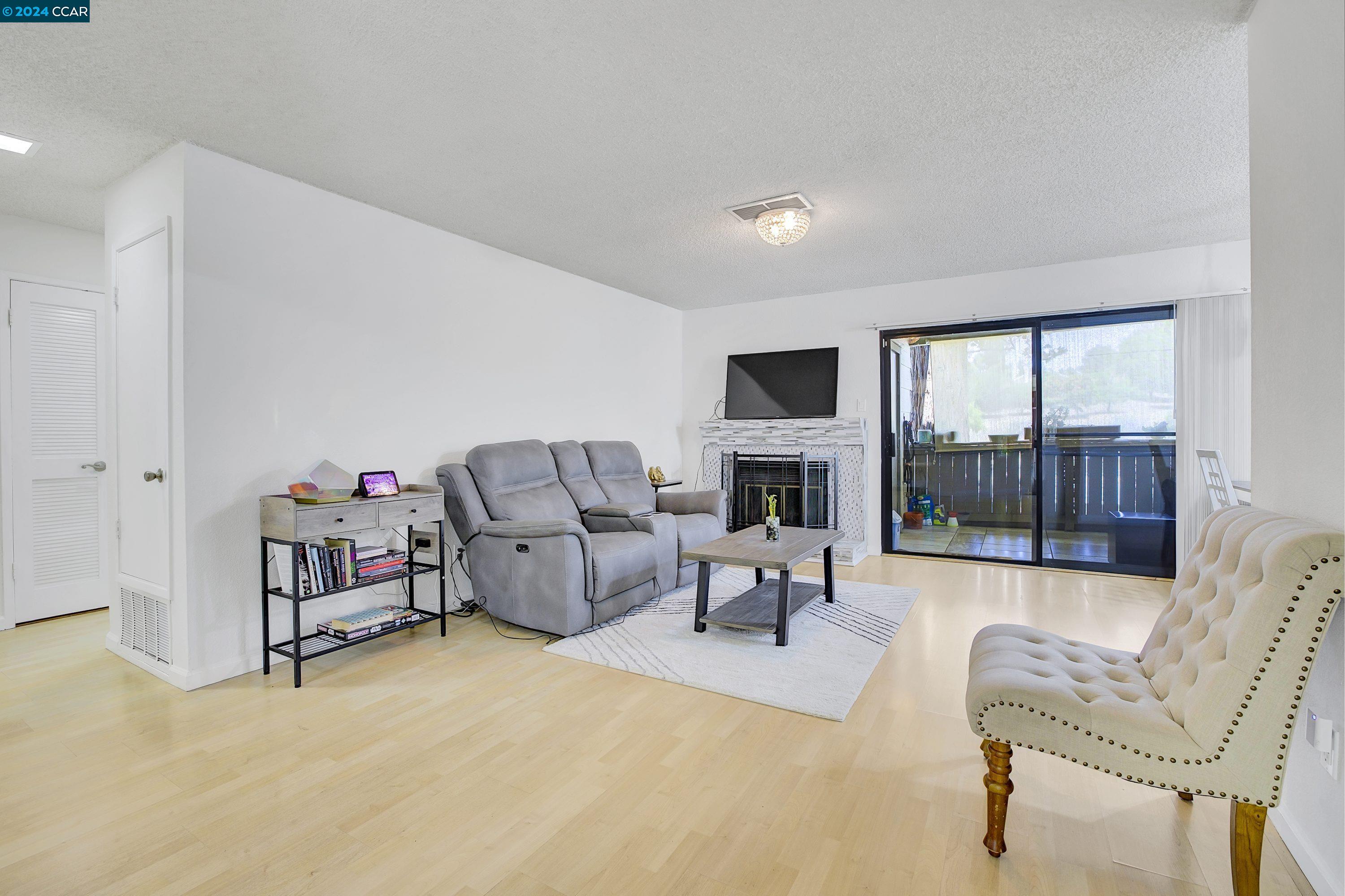 Photo #2: 41072349 Listing 