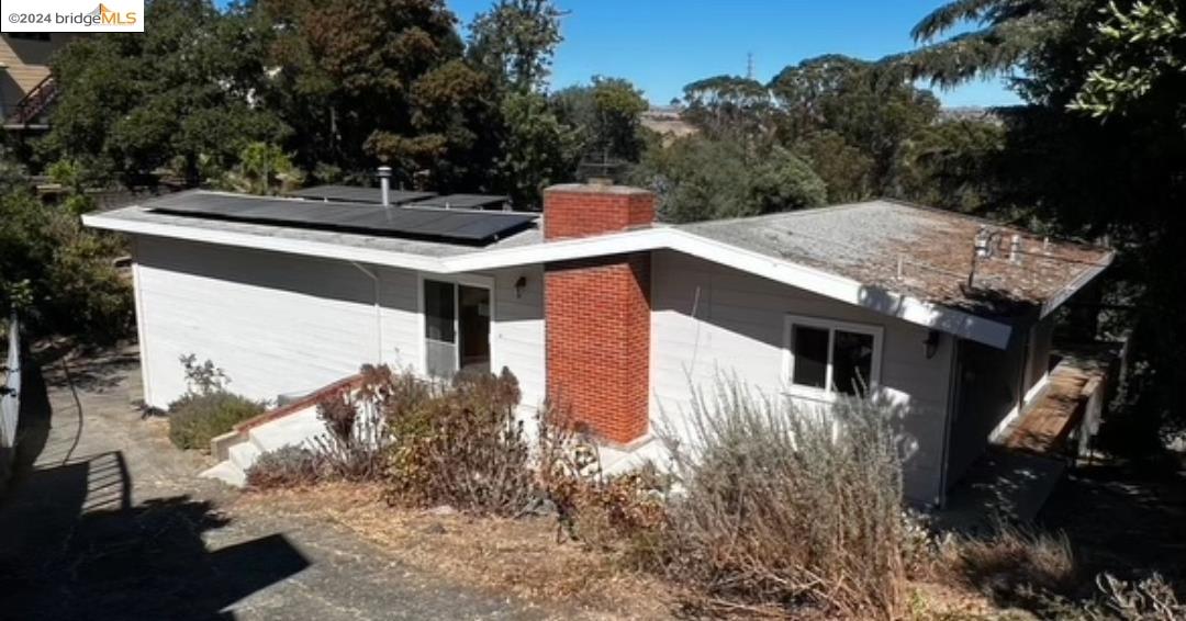 Detail Gallery Image 1 of 28 For 58 Pomona St, Crockett,  CA 94525 - 2 Beds | 2/1 Baths
