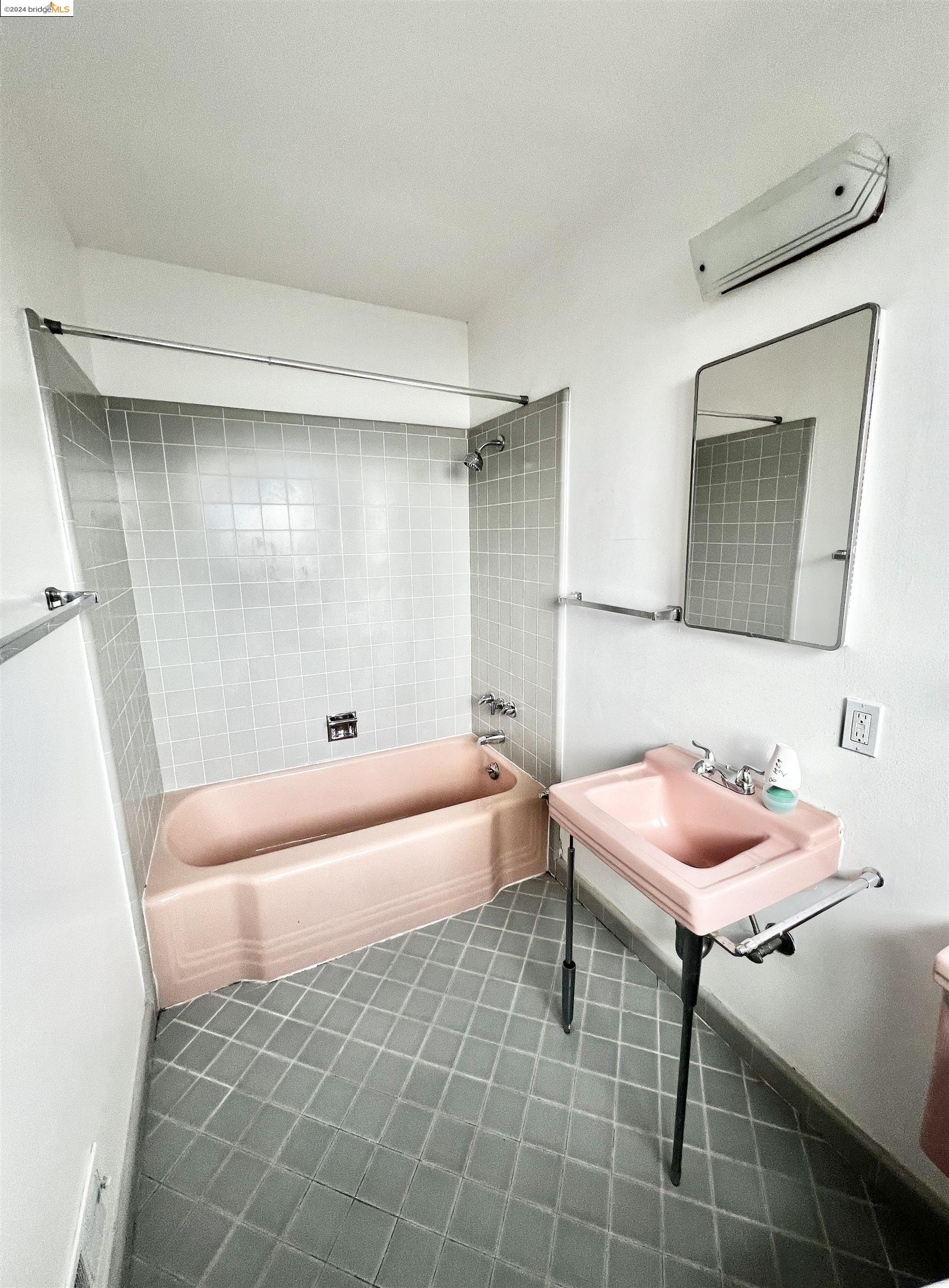 Detail Gallery Image 17 of 28 For 58 Pomona St, Crockett,  CA 94525 - 2 Beds | 2/1 Baths