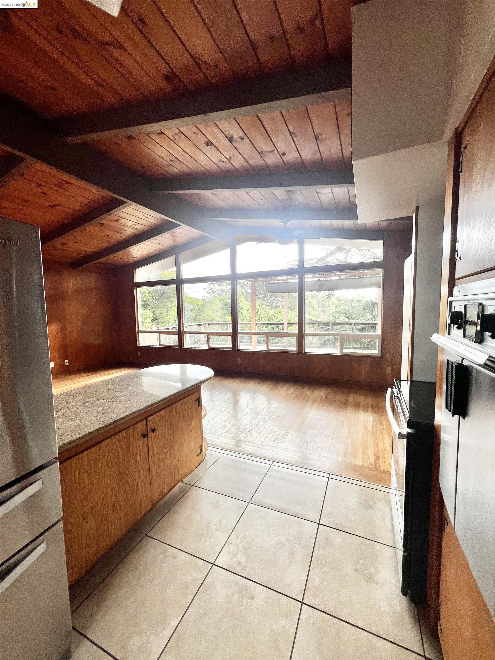 Detail Gallery Image 6 of 28 For 58 Pomona St, Crockett,  CA 94525 - 2 Beds | 2/1 Baths