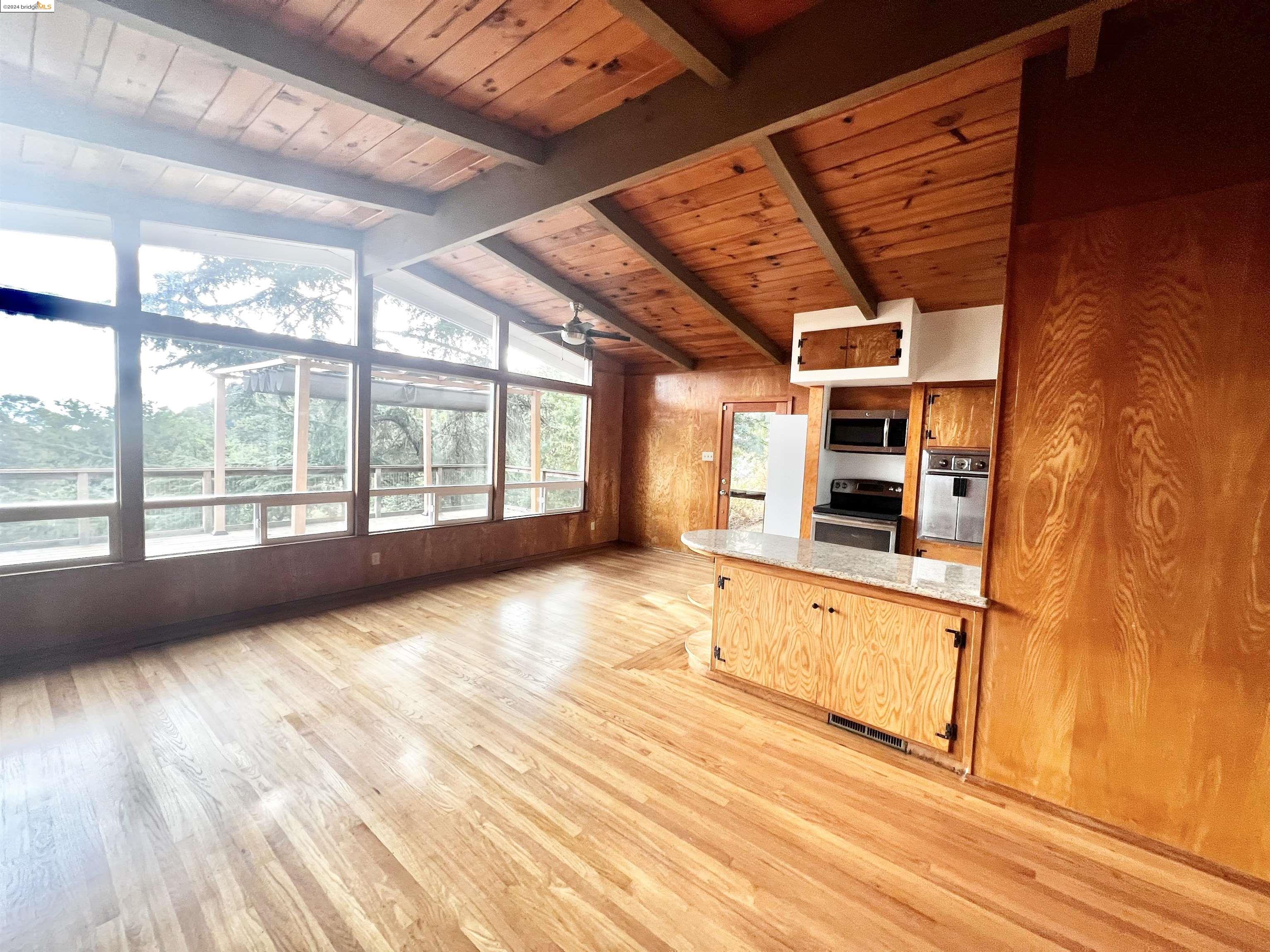Detail Gallery Image 10 of 28 For 58 Pomona St, Crockett,  CA 94525 - 2 Beds | 2/1 Baths
