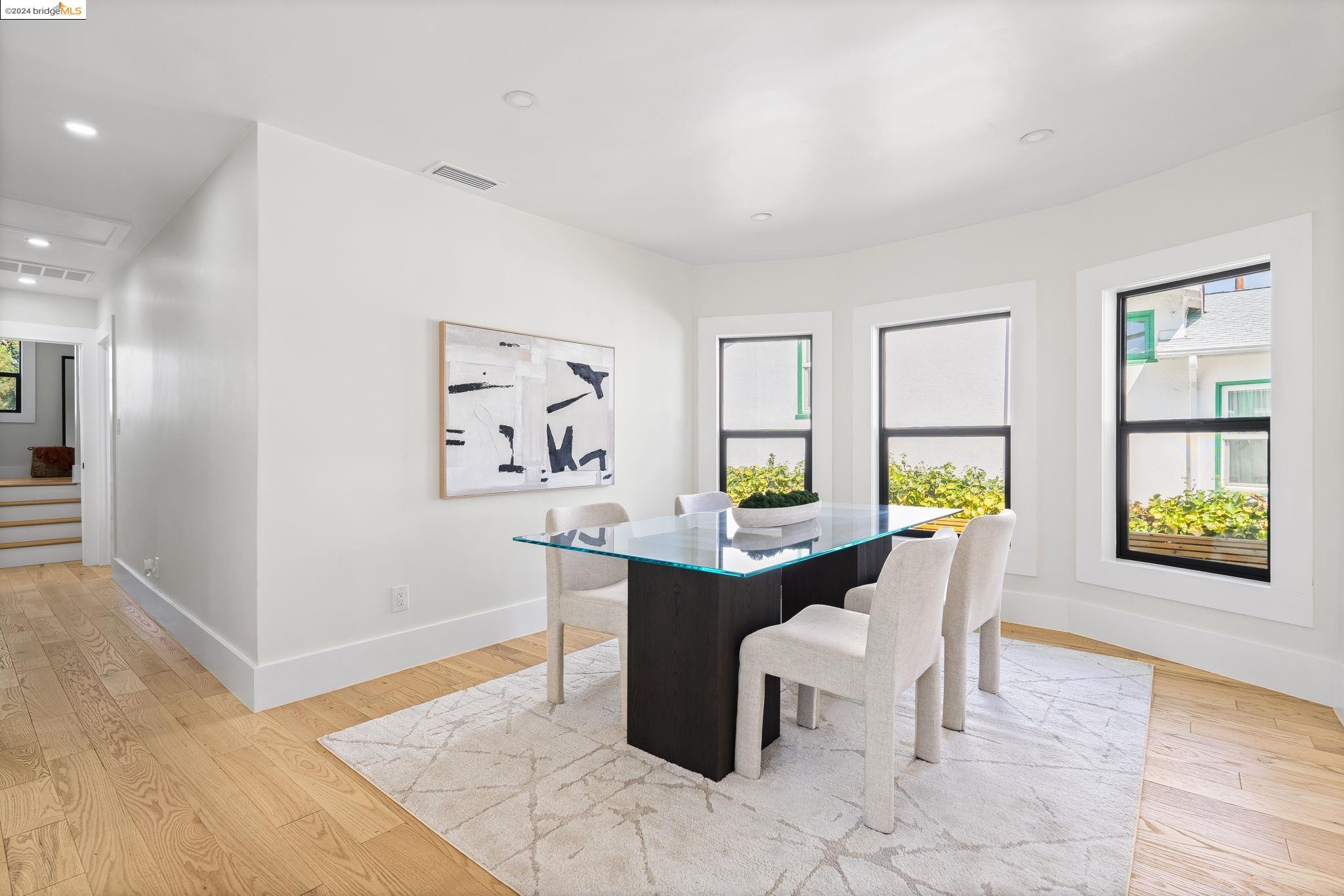 Detail Gallery Image 31 of 59 For 5919 Dover St, Oakland,  CA 94609 - 4 Beds | 4/2 Baths