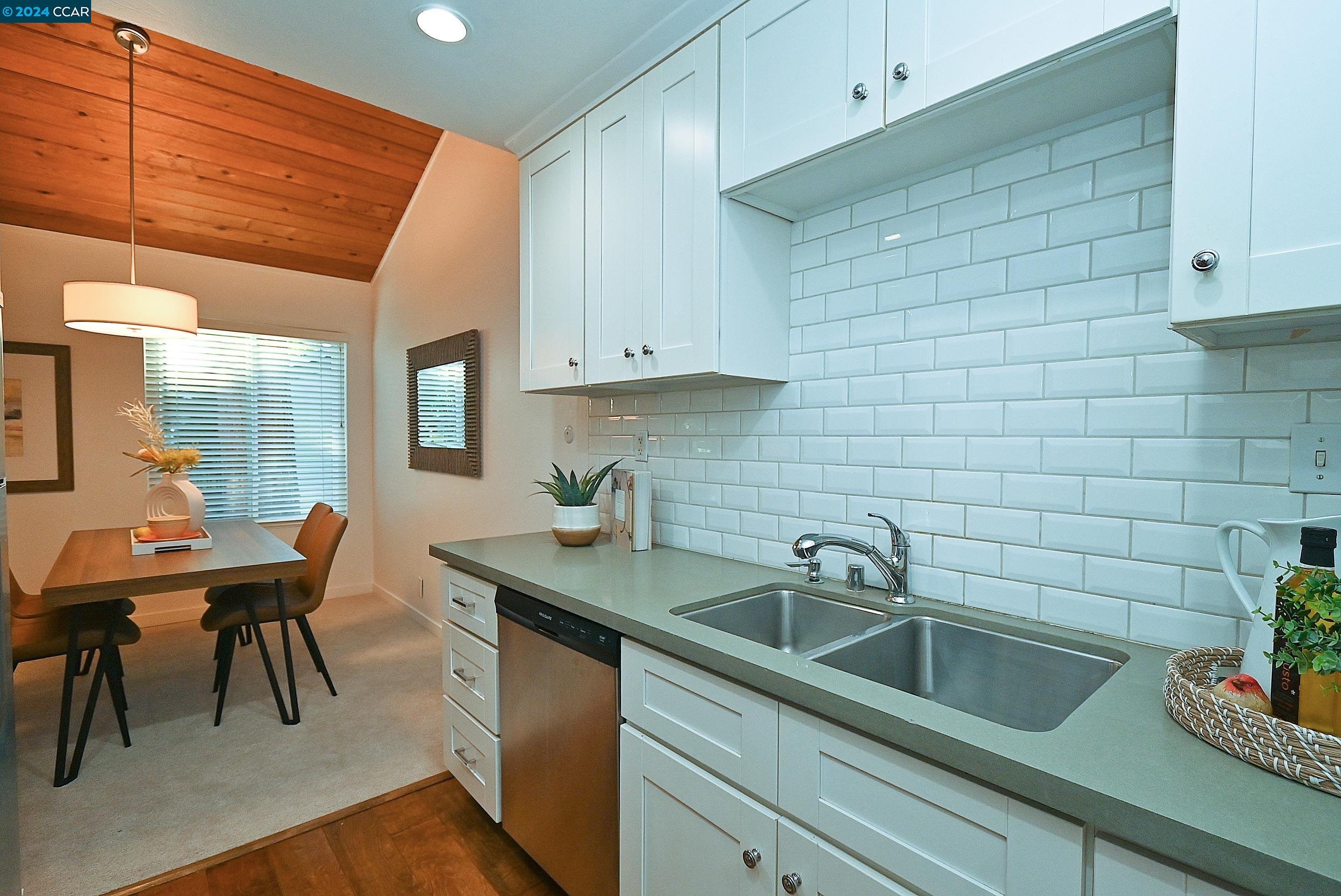 Photo #5: 41072421 Listing 