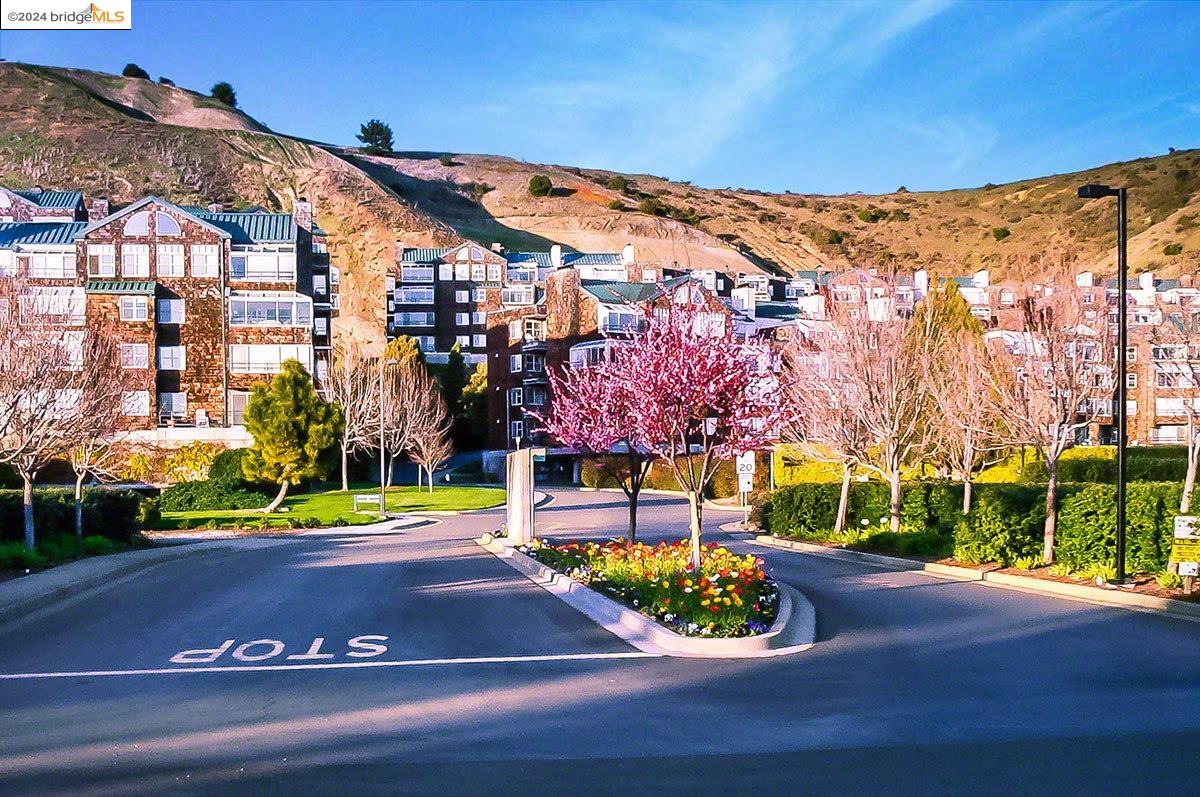 More Details about MLS # 41072445 : 1201 BRICKYARD WAY APT 108