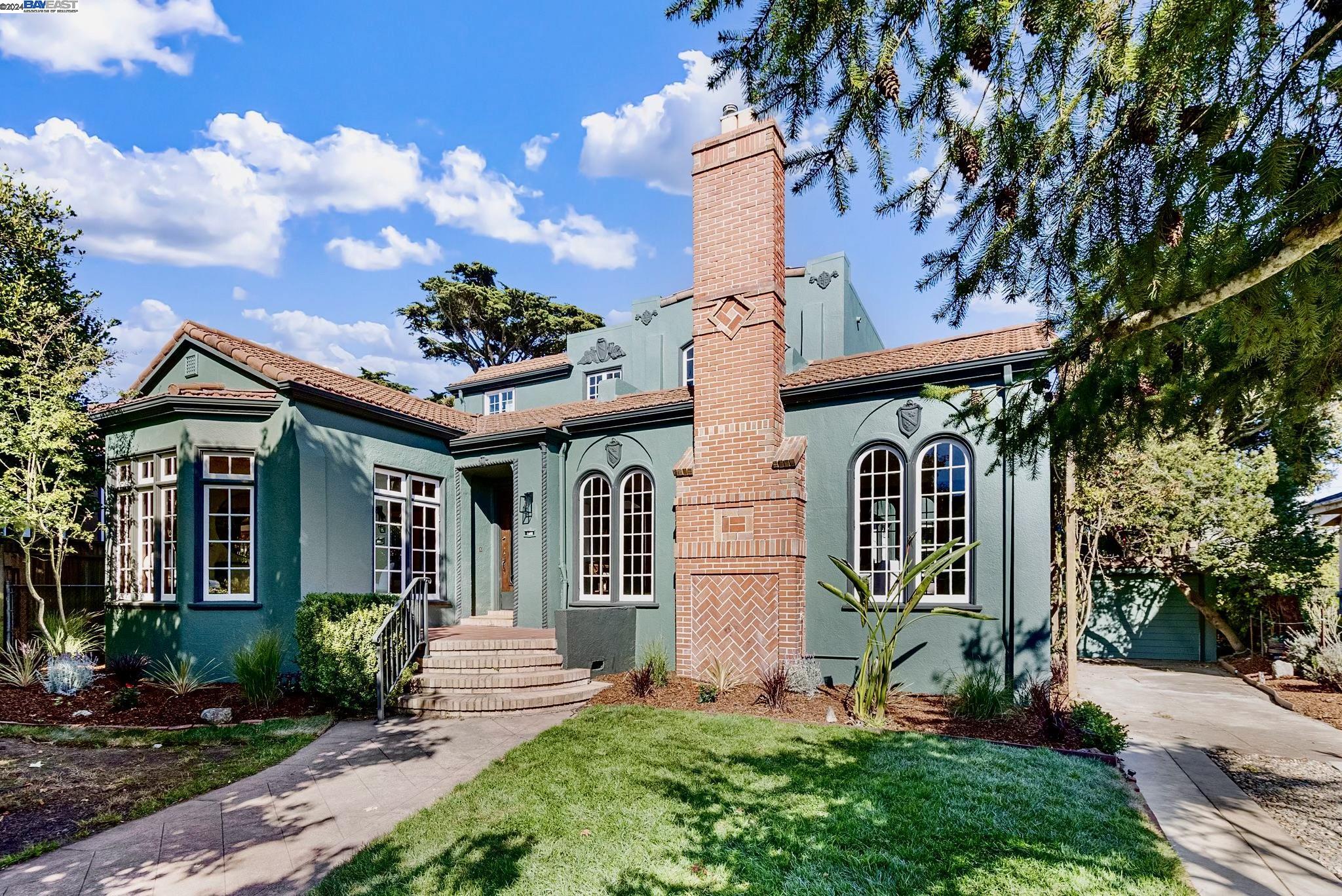 Detail Gallery Image 1 of 1 For 180 De Soto St, San Francisco,  CA 94127 - 4 Beds | 2/1 Baths