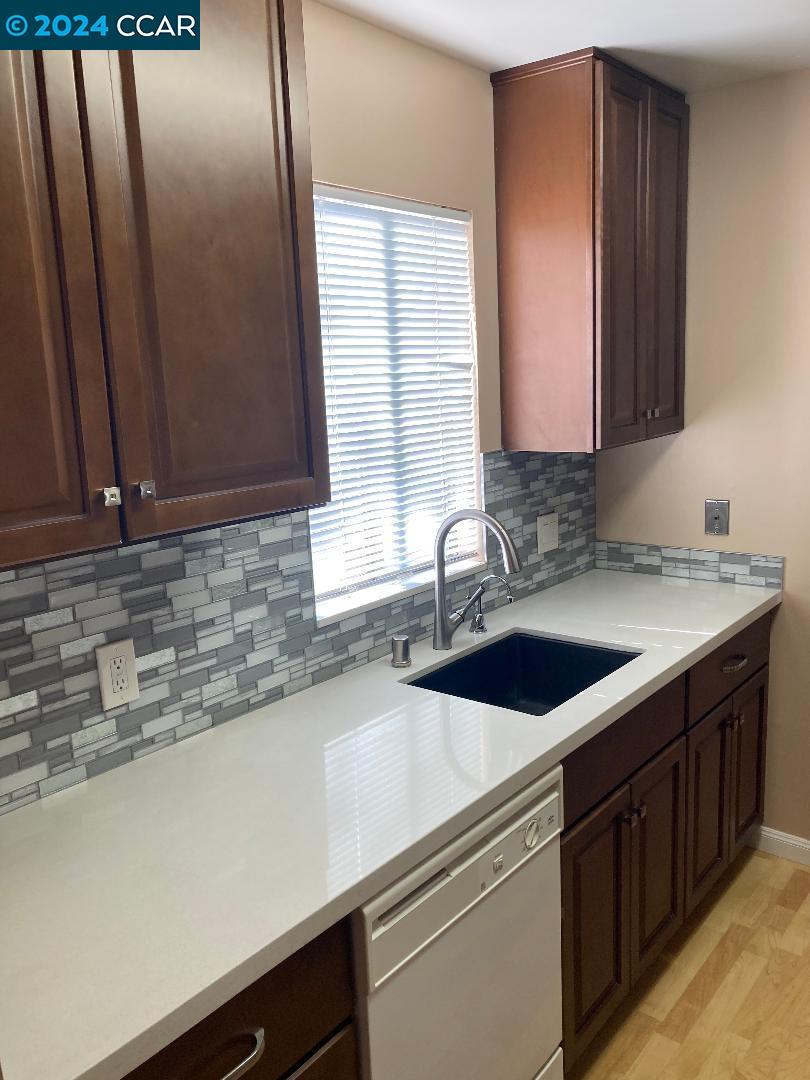 Photo #2: 41072506 Listing 