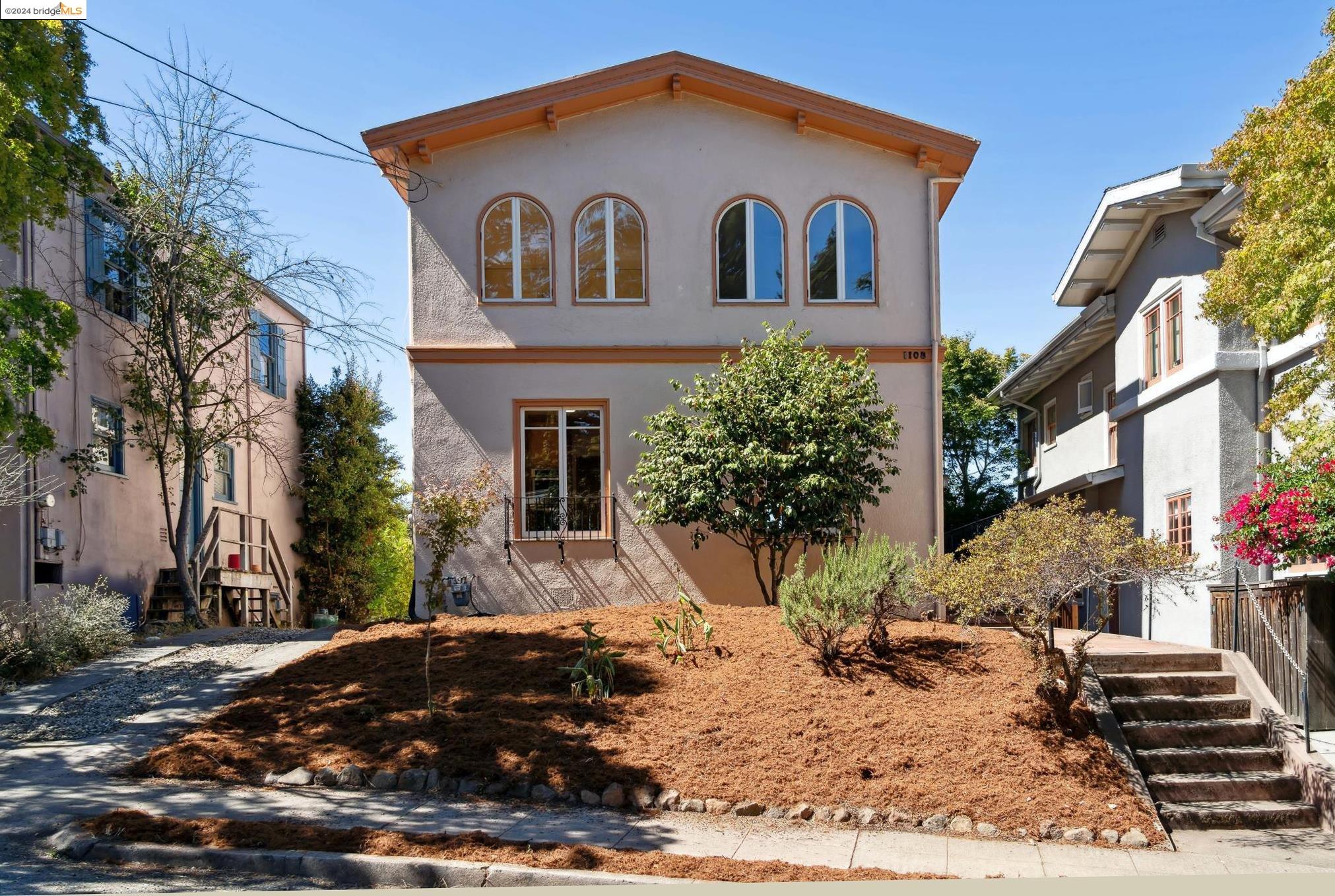 Detail Gallery Image 1 of 1 For 1108 Walnut St, Berkeley,  CA 94707 - 4 Beds | 1/1 Baths