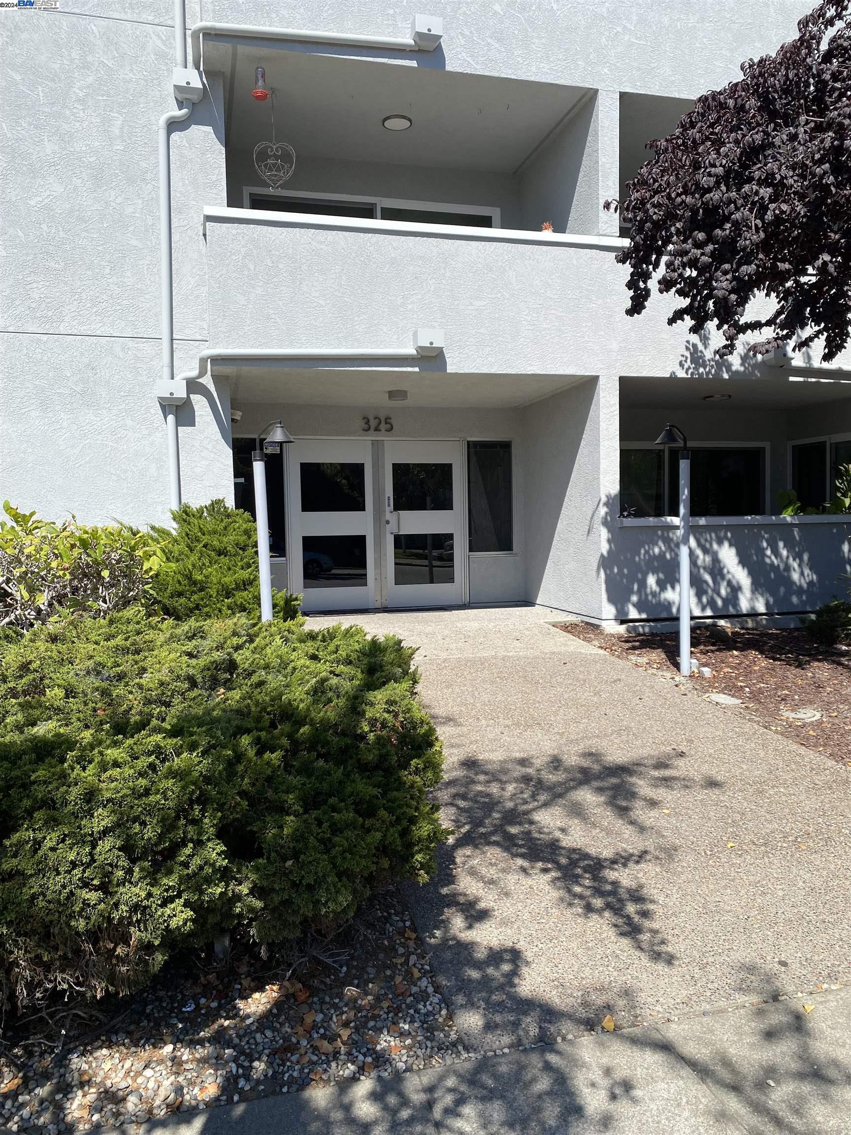 More Details about MLS # 41072596 : 325 KITTY HAWK RD. # 317