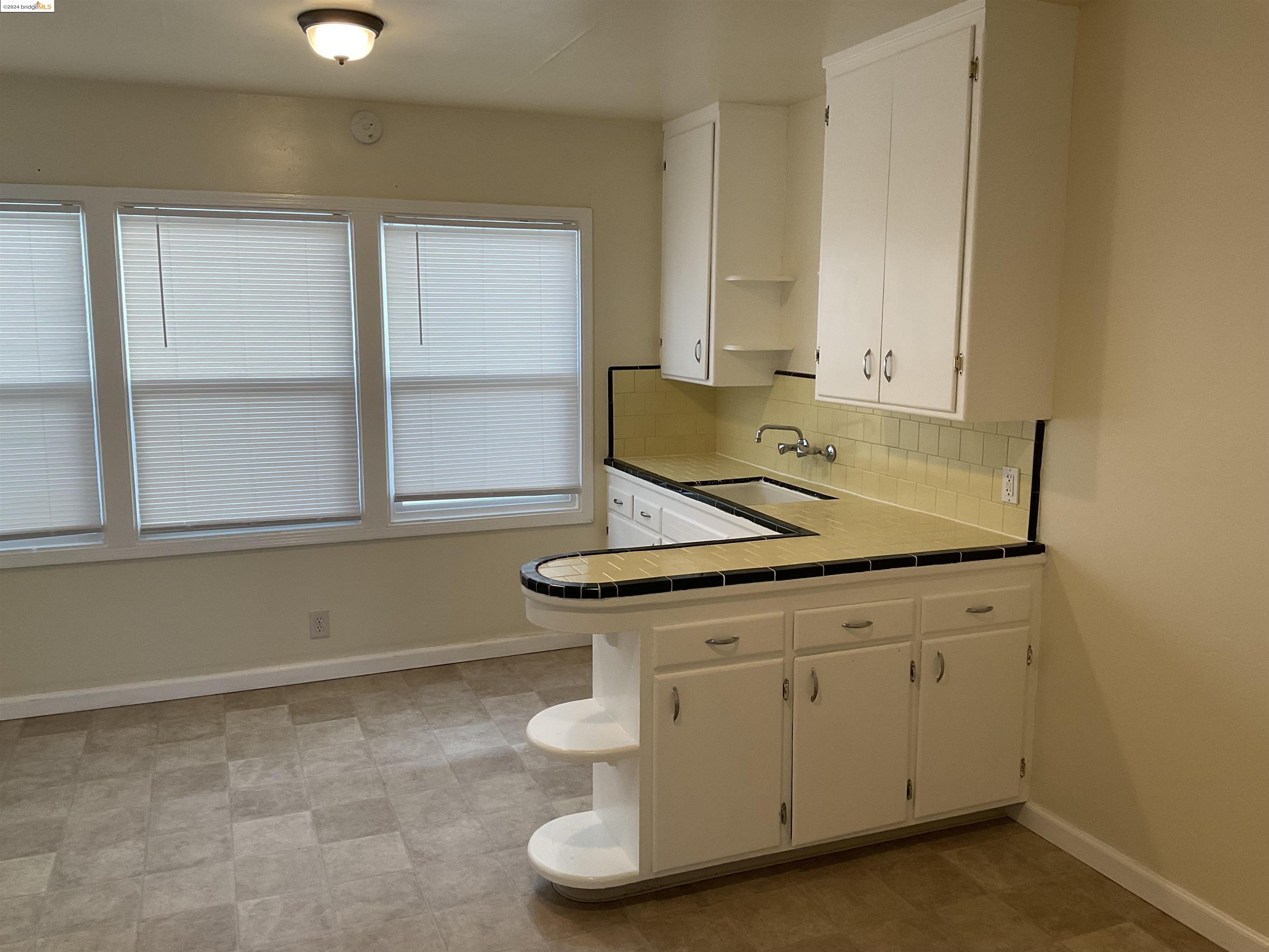 Detail Gallery Image 3 of 7 For 508 Mc Laughlin St., Richmond,  CA 94805 - 2 Beds | 1 Baths