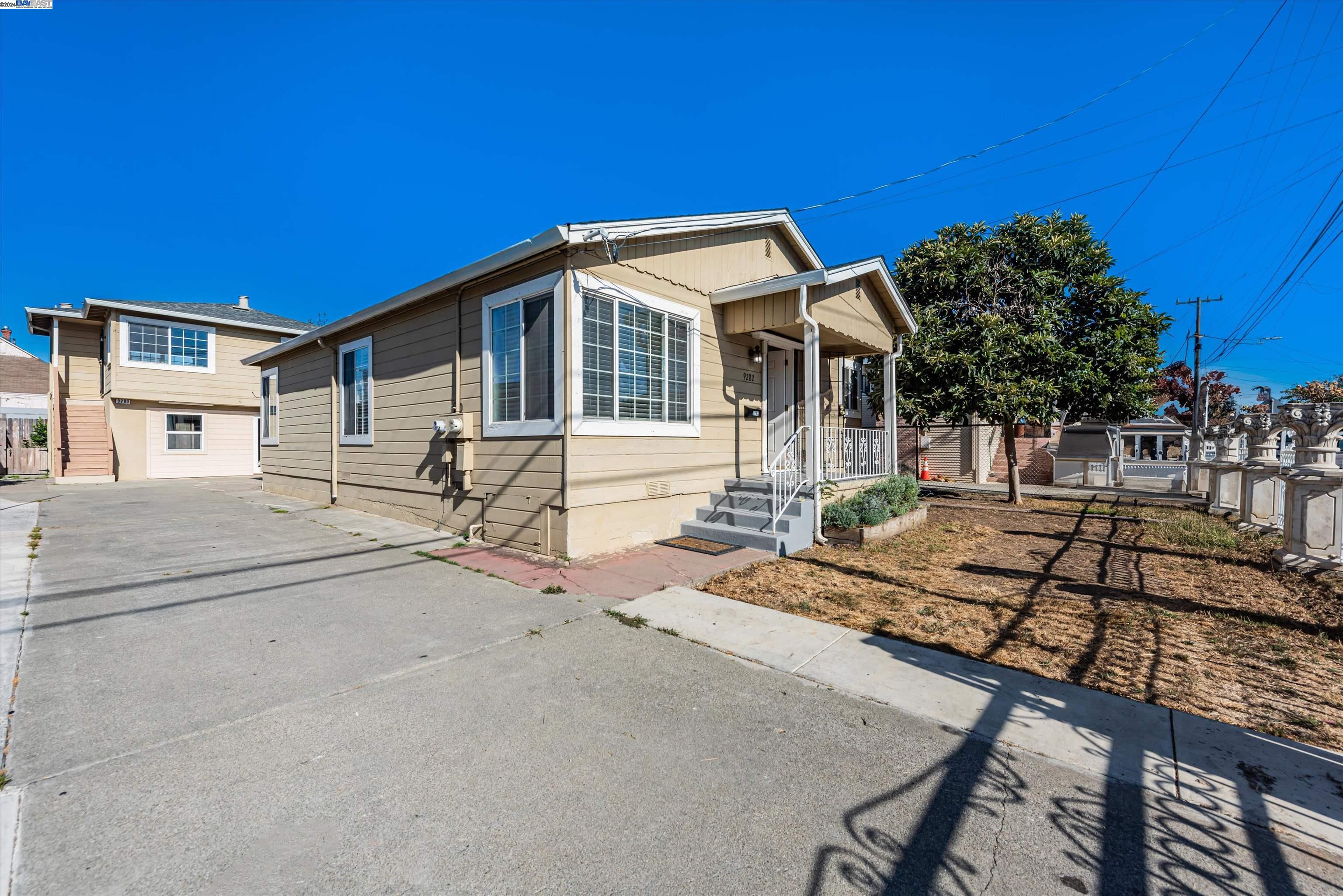 Detail Gallery Image 1 of 1 For 9280 D St, Oakland,  CA 94603 - 4 Beds | 2 Baths