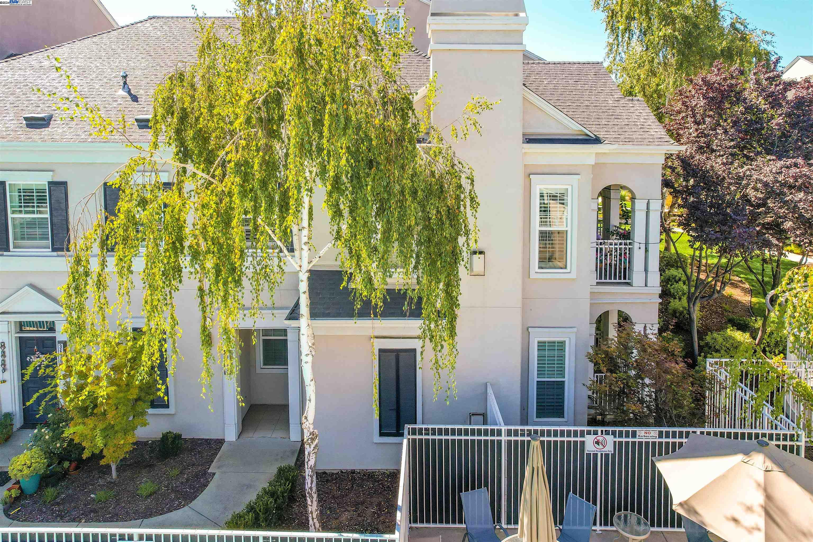 MLS: 41072732 Condo For Sale