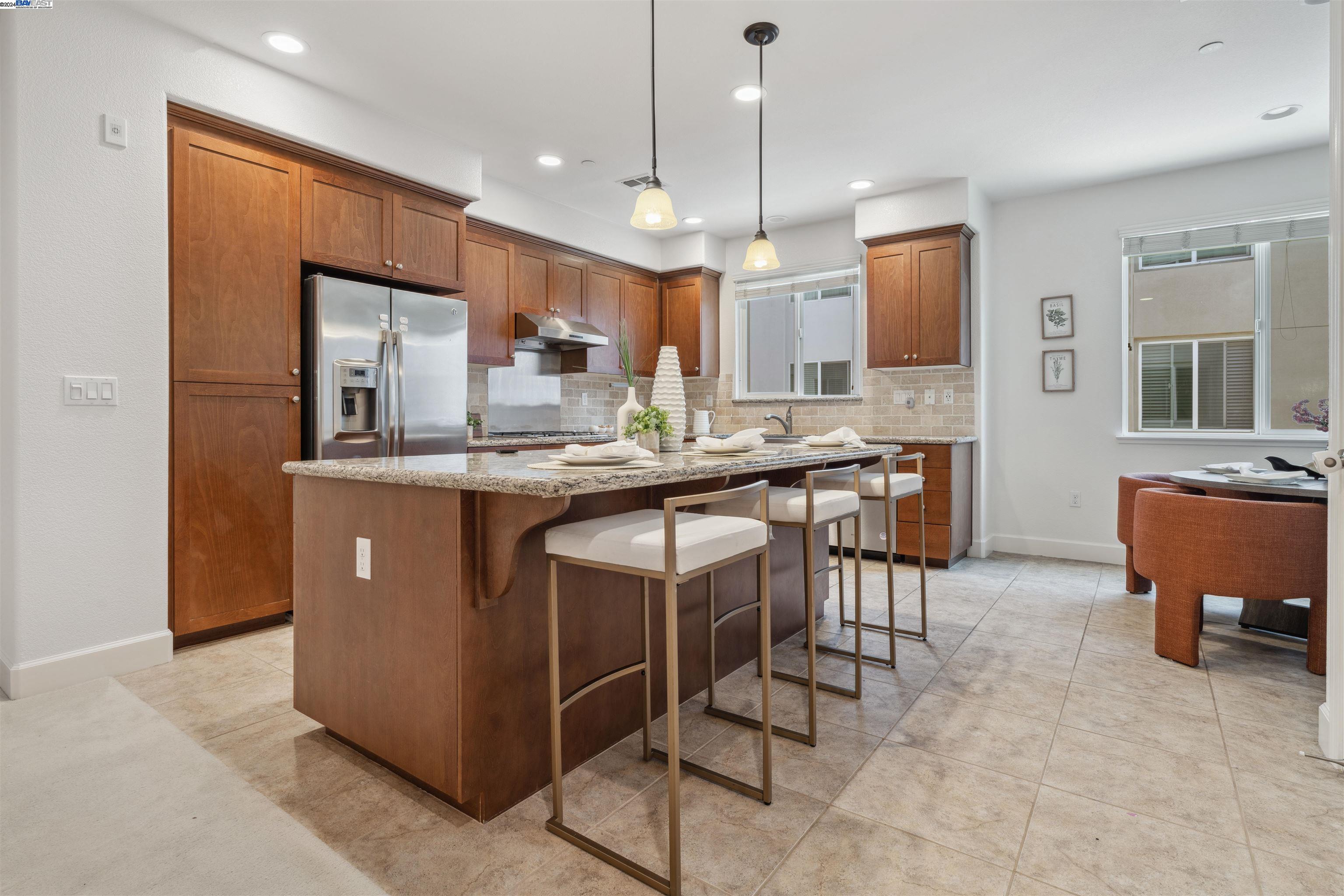 Detail Gallery Image 2 of 60 For 5322 N Esprit Loop, Dublin,  CA 94568 - 3 Beds | 2/1 Baths