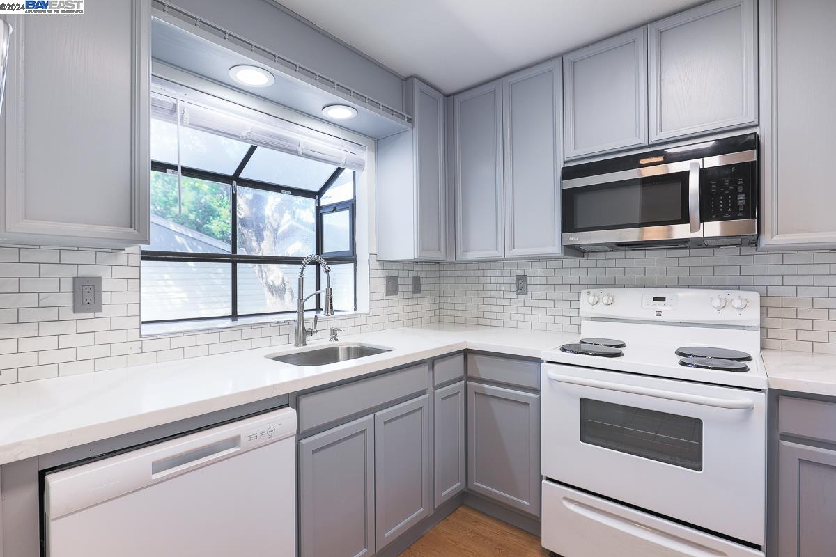 More Details about MLS # 41072820 : 6173 THORNTON AVE # B
