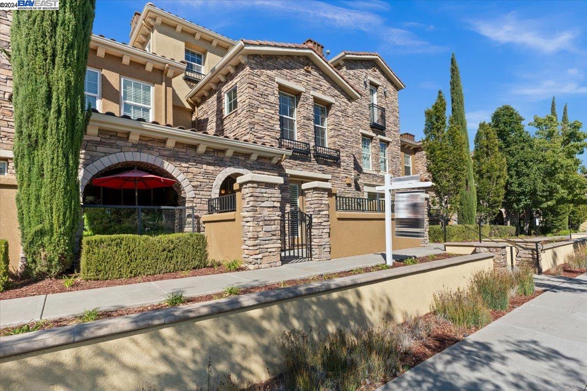 Detail Gallery Image 2 of 60 For 3739 Central Pkwy #41,  Dublin,  CA 94568 - 3 Beds | 3/1 Baths