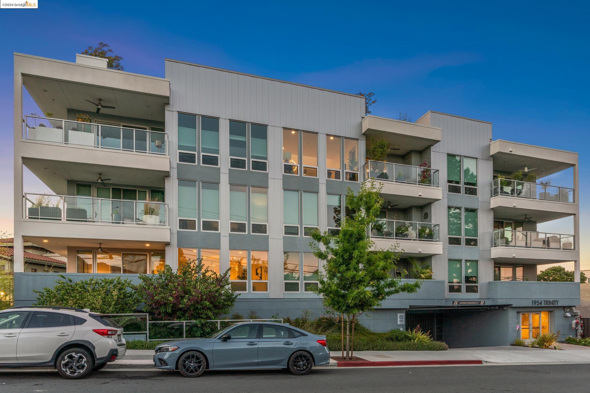 More Details about MLS # 41072857 : 1954 TRINITY AVE # 101
